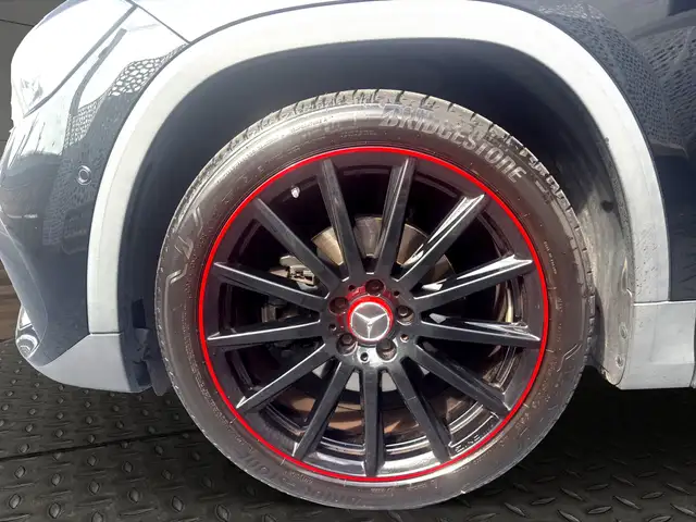 Mercedes-Benz GLA view 6