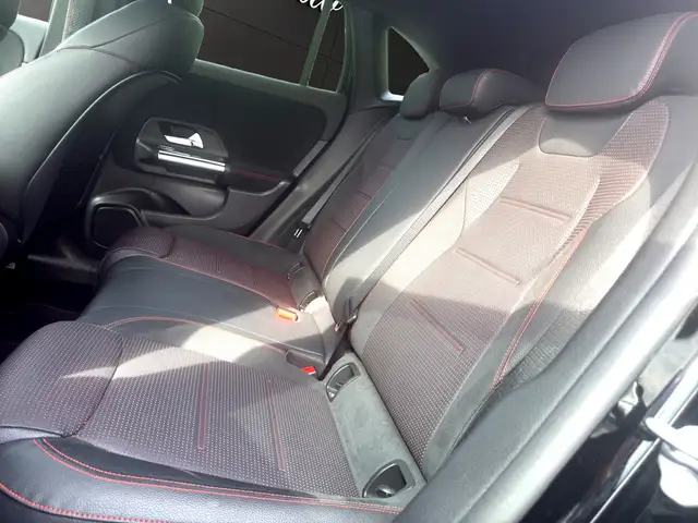 Mercedes-Benz GLA view 9