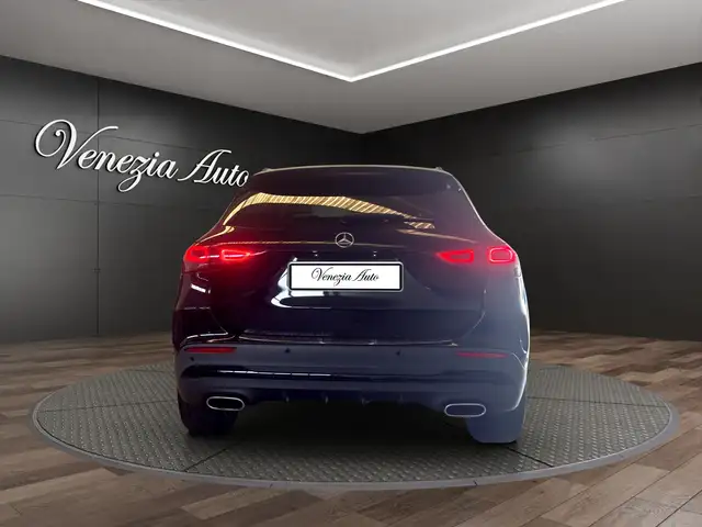 Mercedes-Benz GLA view 5