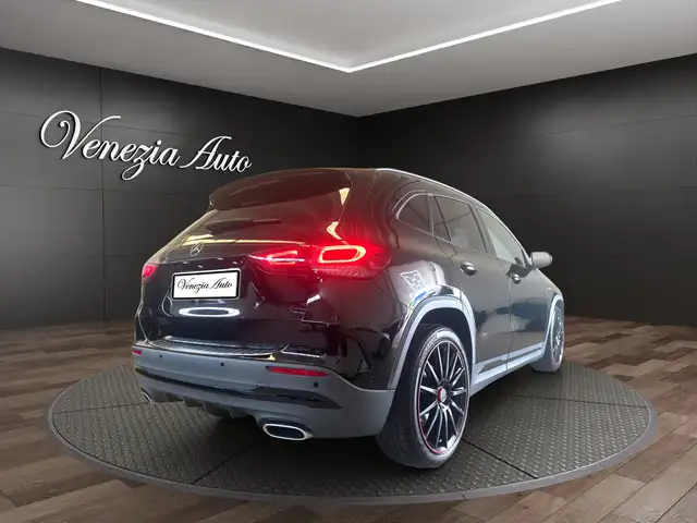 Mercedes-Benz GLA view 4