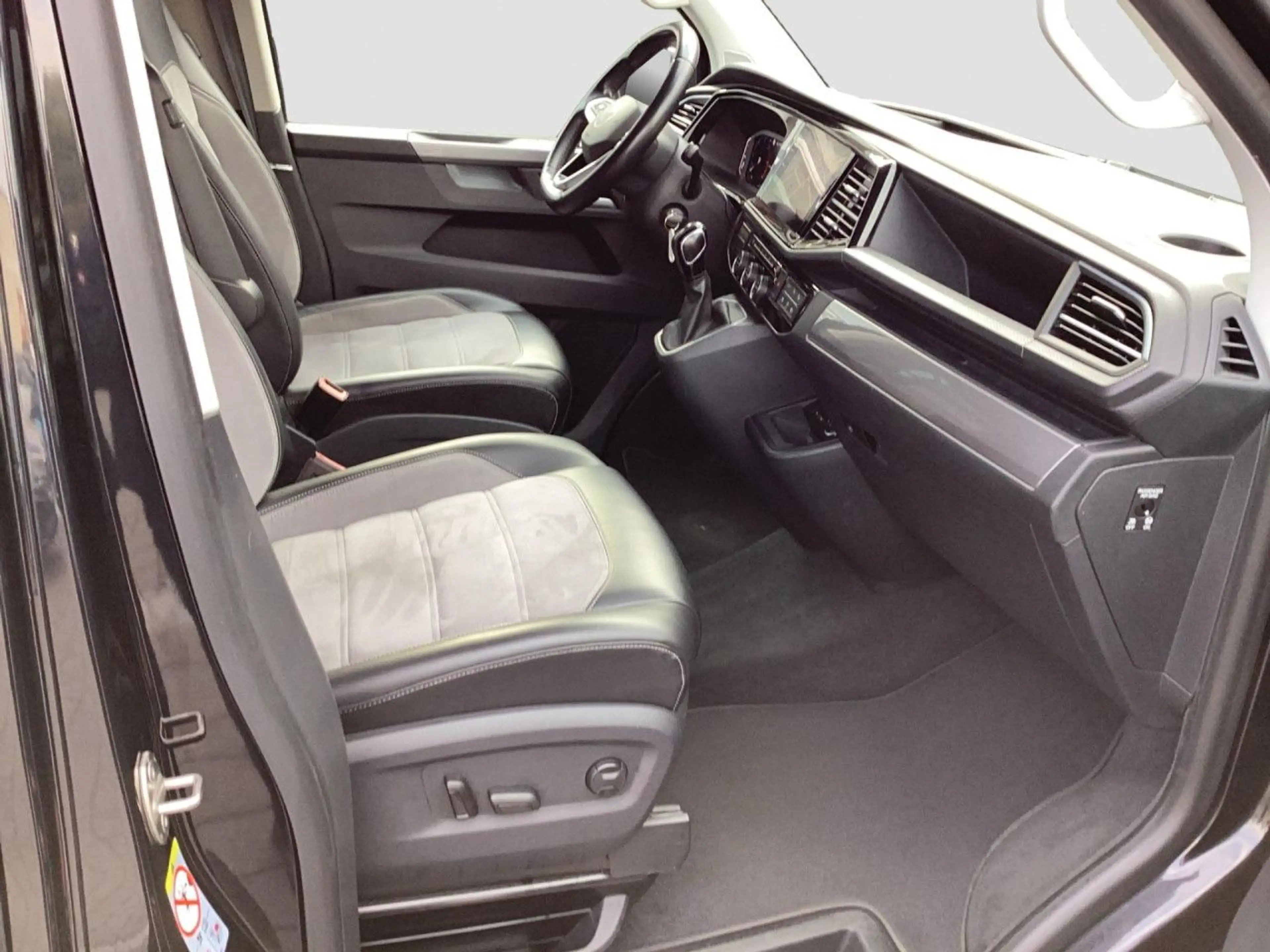 Volkswagen T6.1 Multivan Generation SIX 2.0 TDI DSG 7-Sitze — photo 13