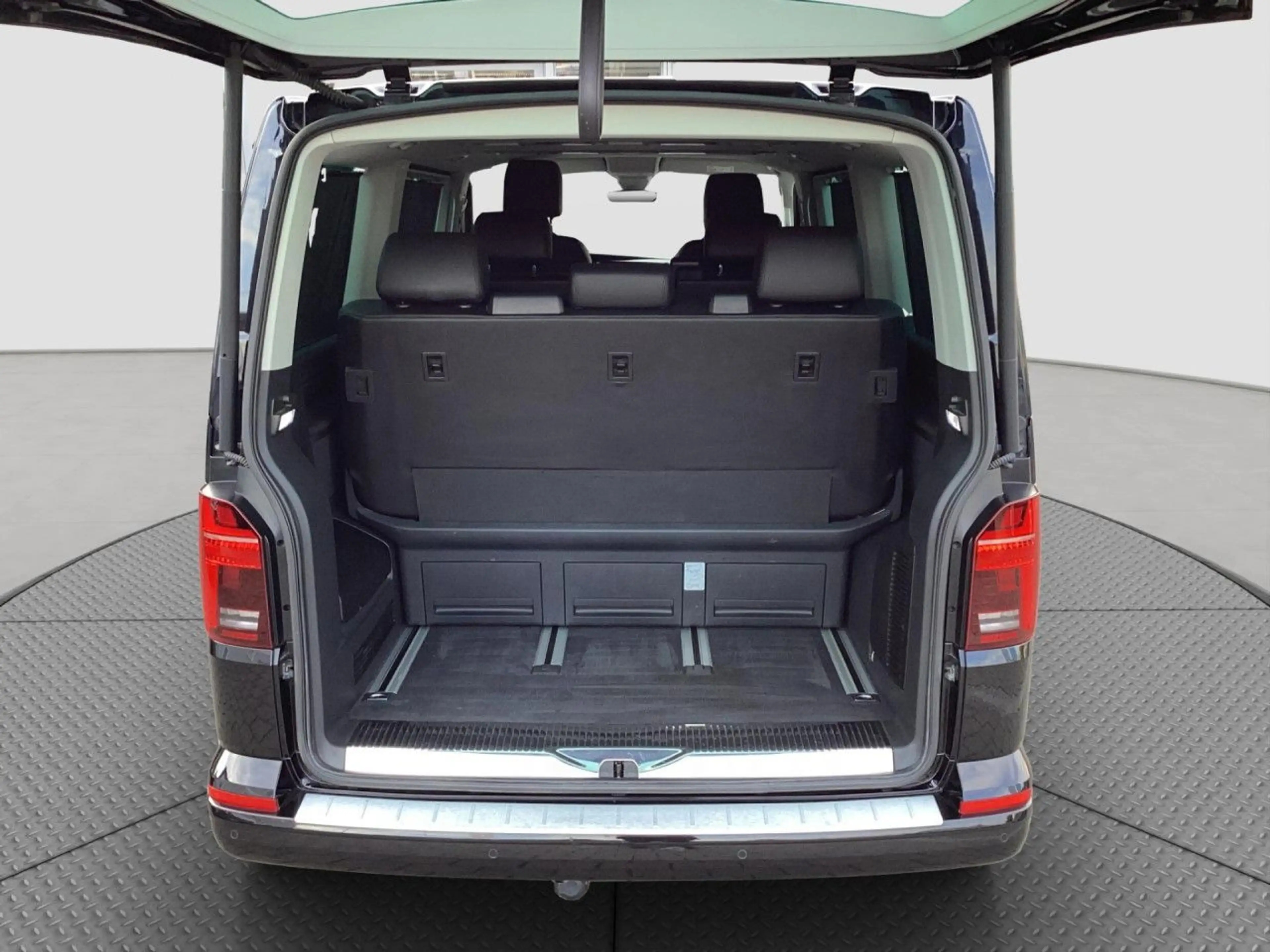 Volkswagen T6.1 Multivan Generation SIX 2.0 TDI DSG 7-Sitze — photo 11