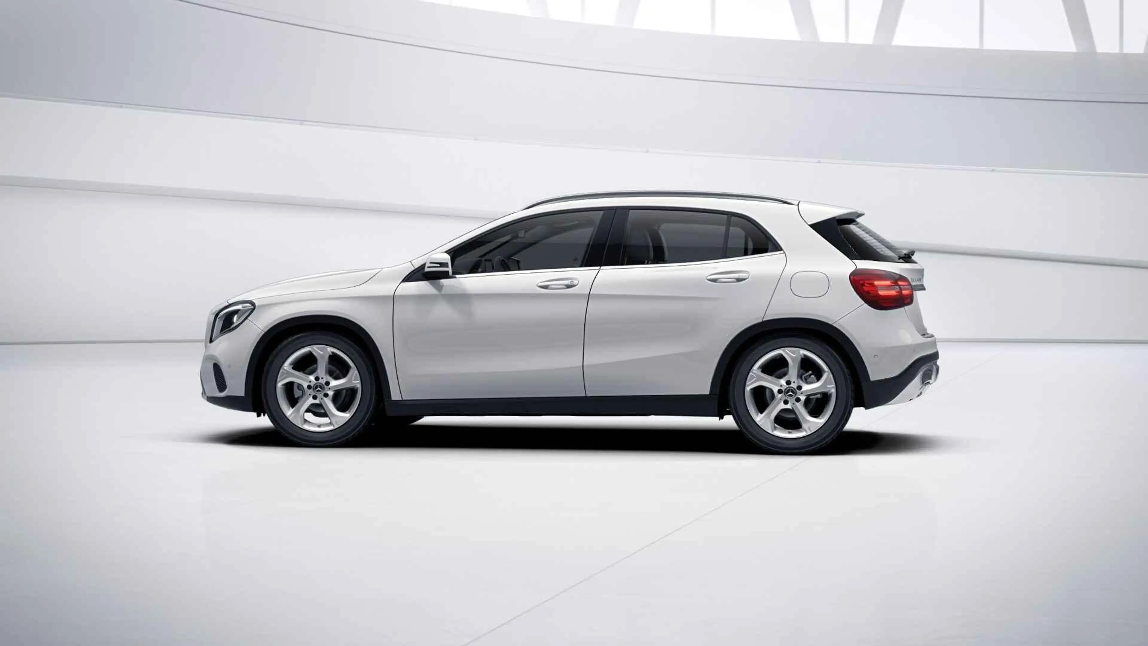 Mercedes-Benz GLA 180 Luxury Line | Parkeer PAck | Navigatie | Climate C — photo 3