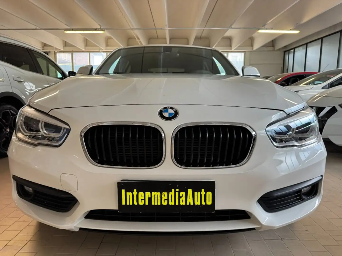 BMW 116 d 5p. Sport Frizione Nuova Weiß - 2
