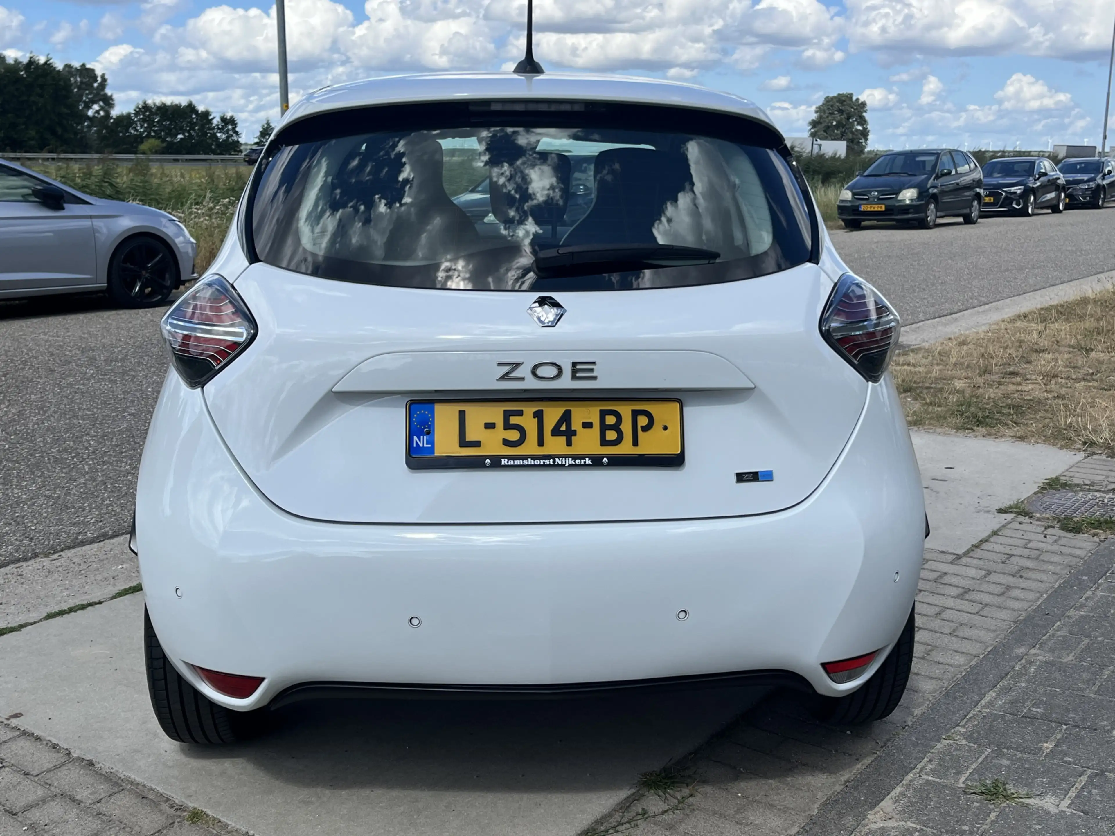 Renault ZOE R110 Life 52 kWh / Koopbatterij / Parkeerhulp. Ach — photo 9
