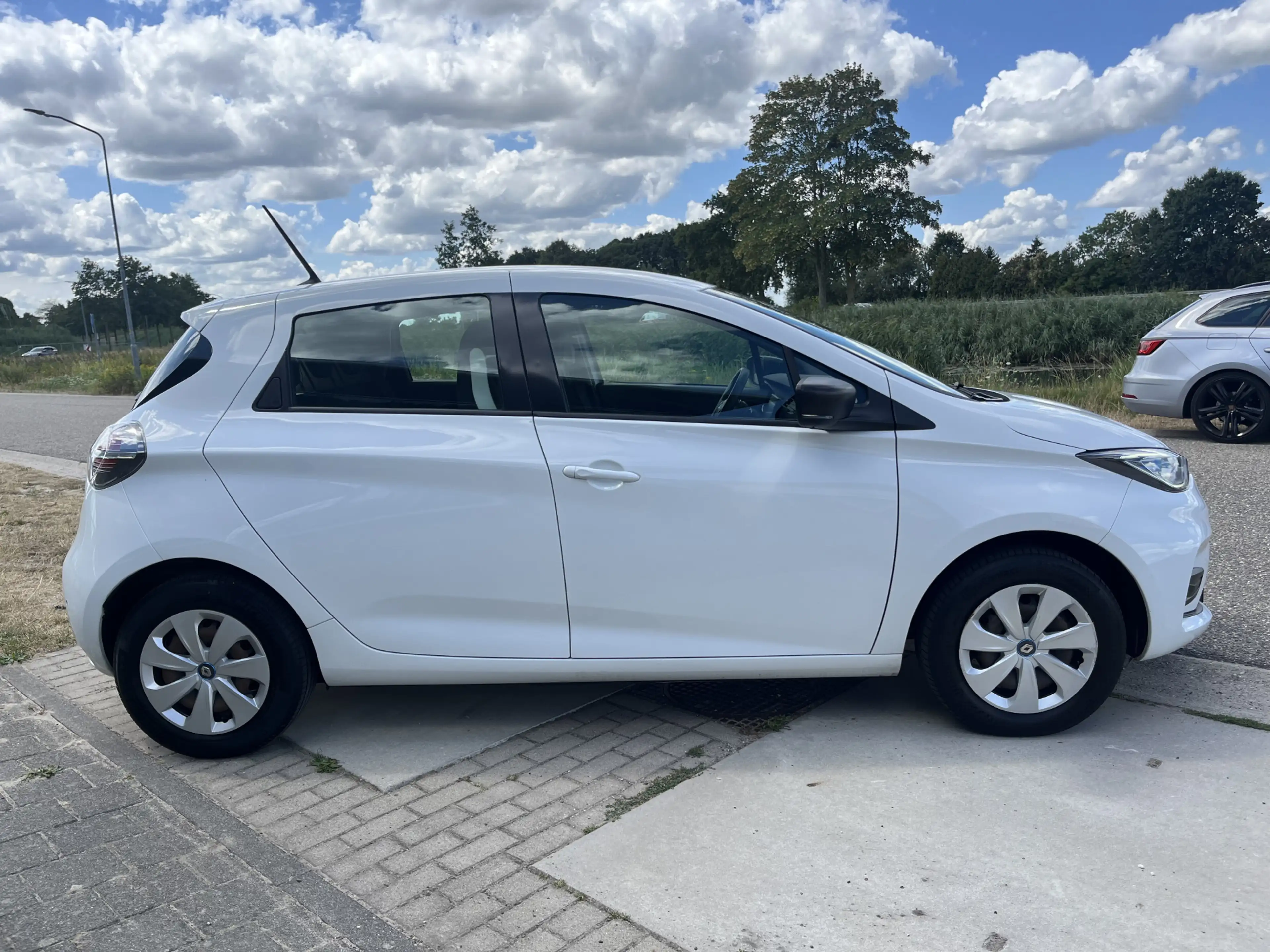 Renault ZOE R110 Life 52 kWh / Koopbatterij / Parkeerhulp. Ach — photo 11
