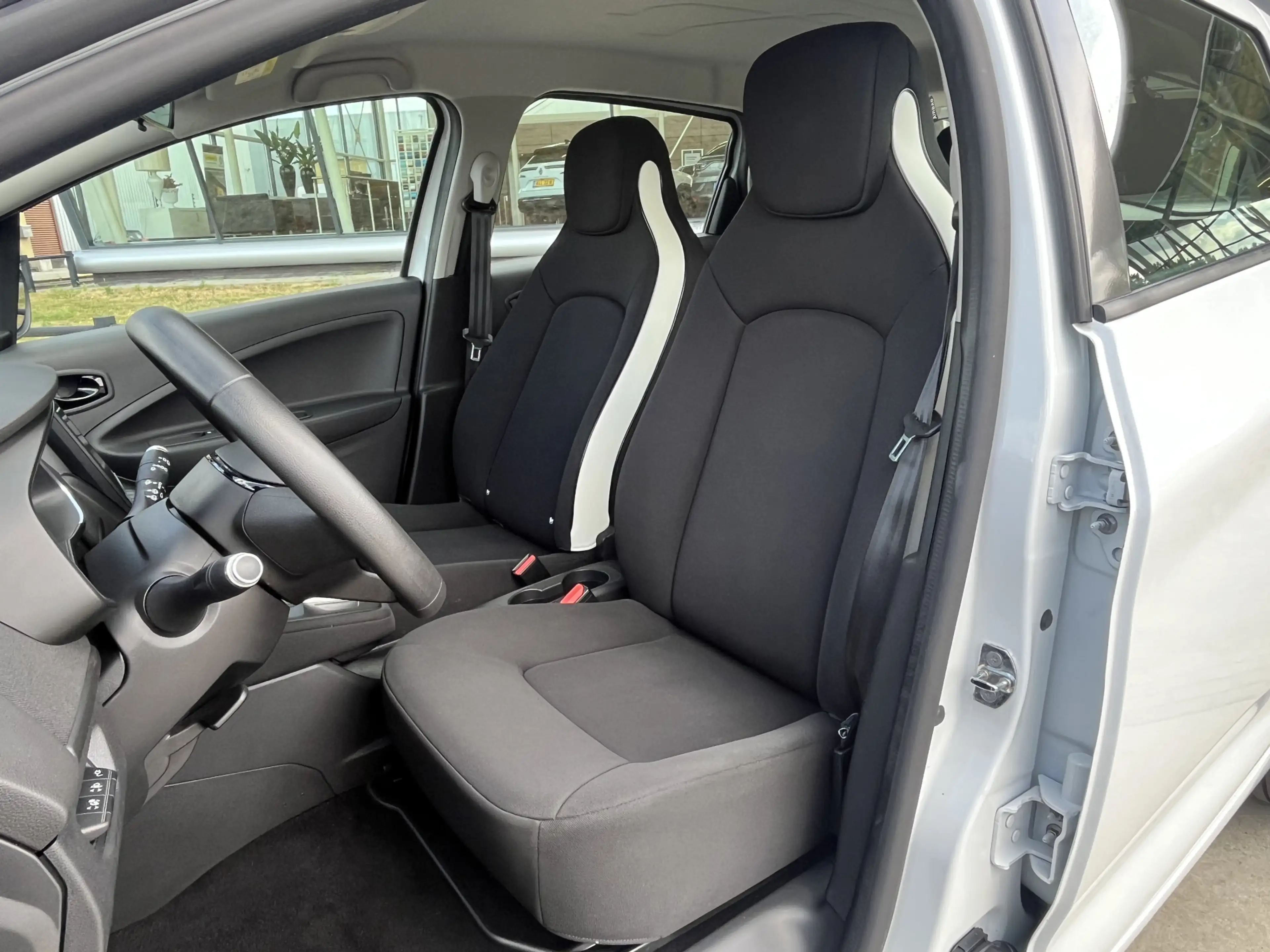Renault ZOE R110 Life 52 kWh / Koopbatterij / Parkeerhulp. Ach — photo 13