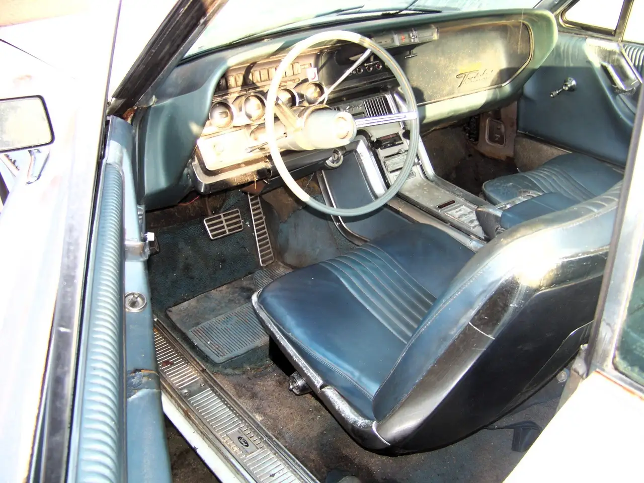 Ford Thunderbird Oldtimer als Restaurationsobjekt, foto 2