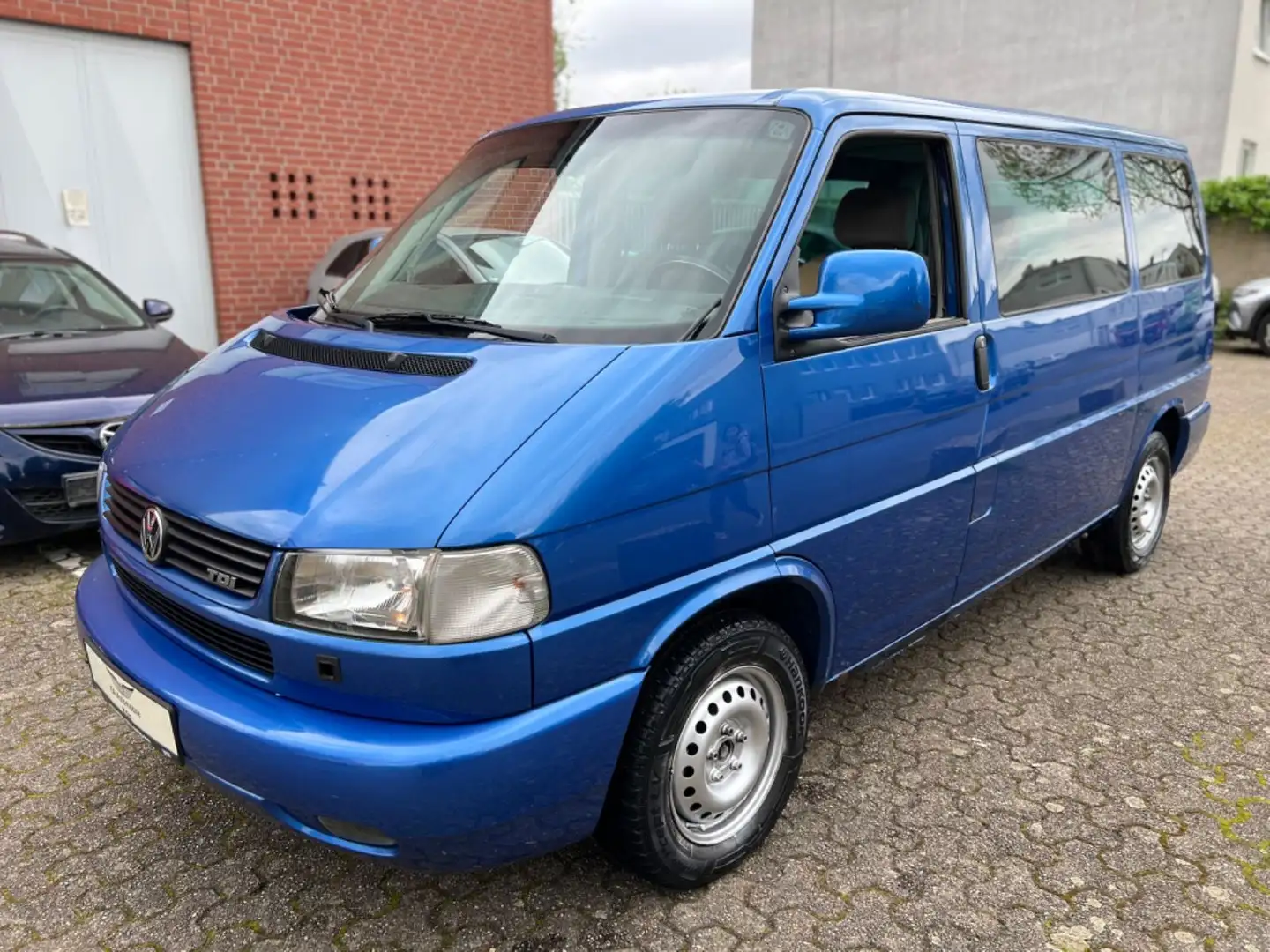 Volkswagen T4 Caravelle 2.5 TDI Automatik*8-SITZER*STANDHEI Синій - 1