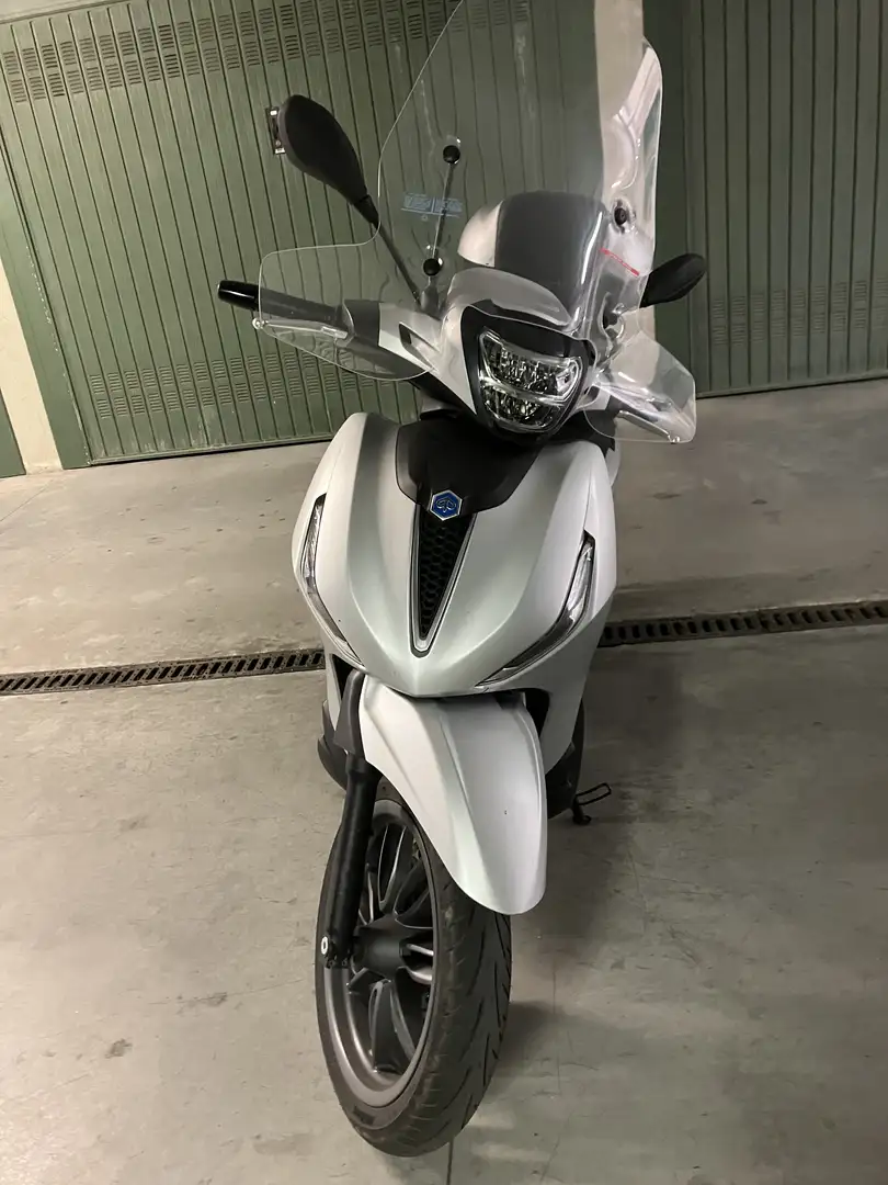 Piaggio Beverly 300 full - 1