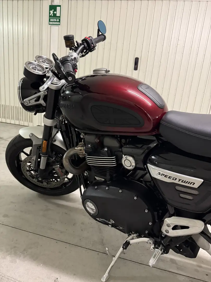 Triumph Speed Twin stealth edition 2024 - 1