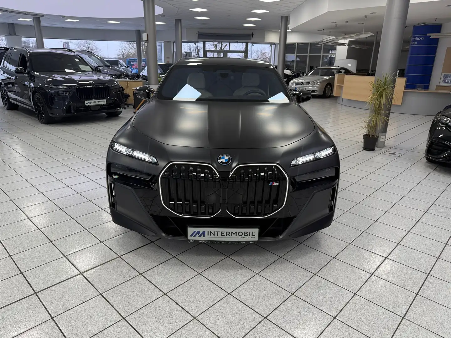 BMW 760 e xD*M Performance*Executive-P*Fond-Ent*TV* Negro - 2