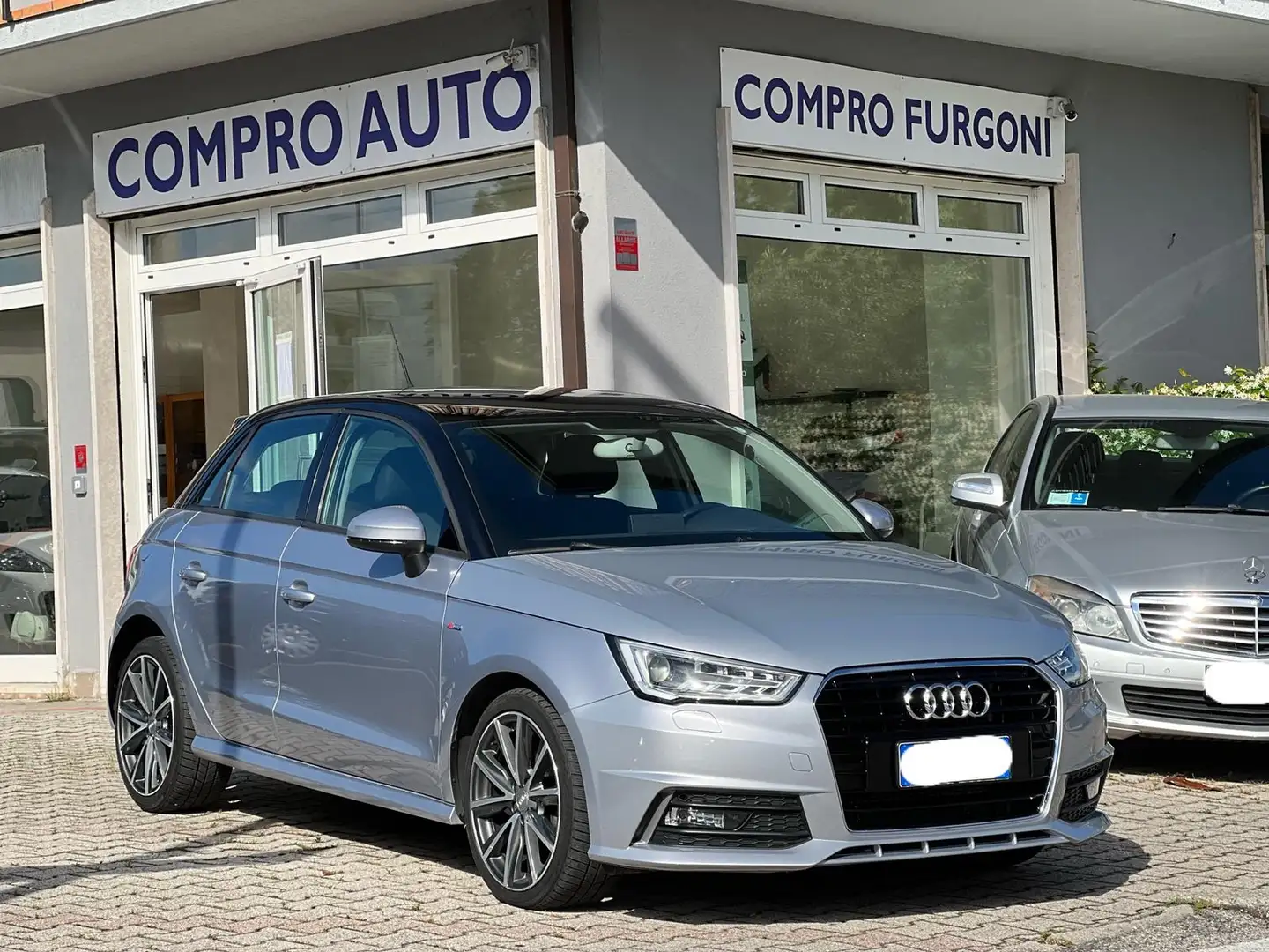 Audi A1 Sportback 1.4 tdi Admired s-tronic Zilver - 1