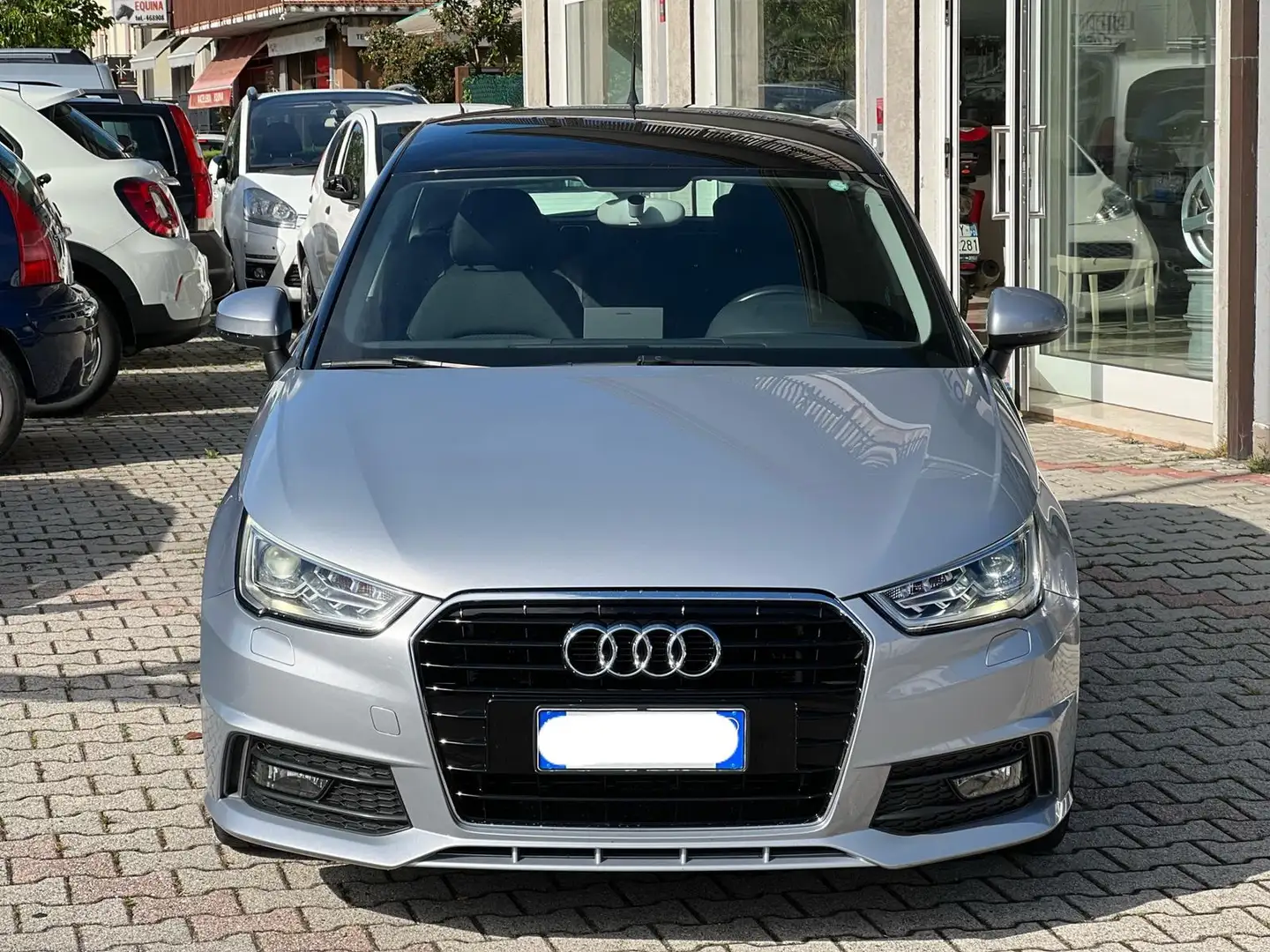 Audi A1 Sportback 1.4 tdi Admired s-tronic Zilver - 2