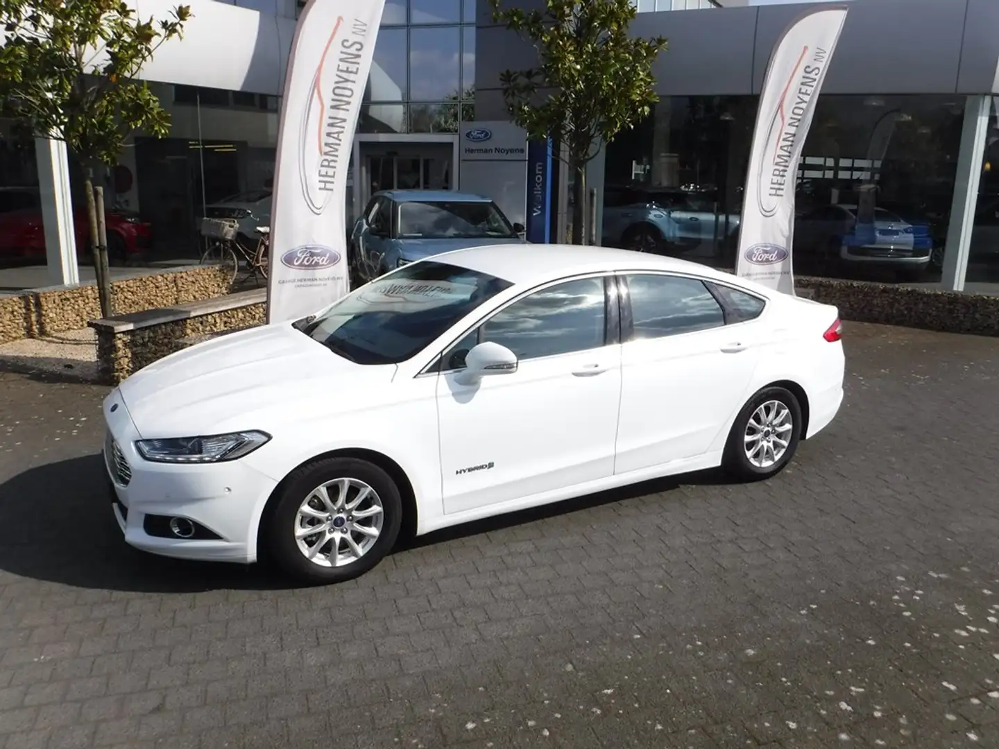 Ford Mondeo Wit - 1