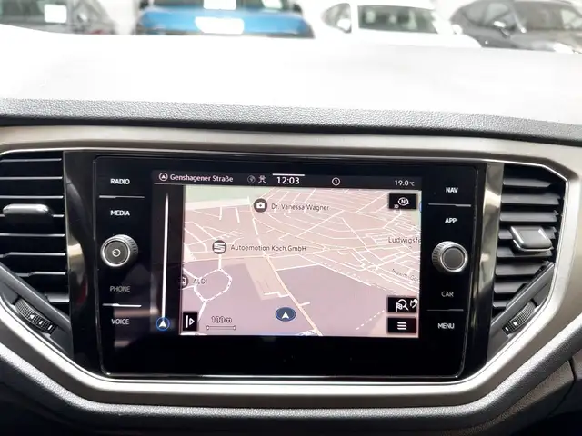 Volkswagen T-Roc view 12
