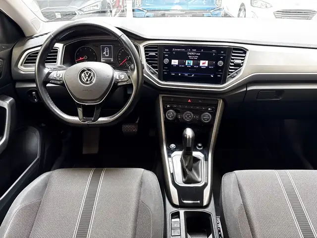 Volkswagen T-Roc view 9