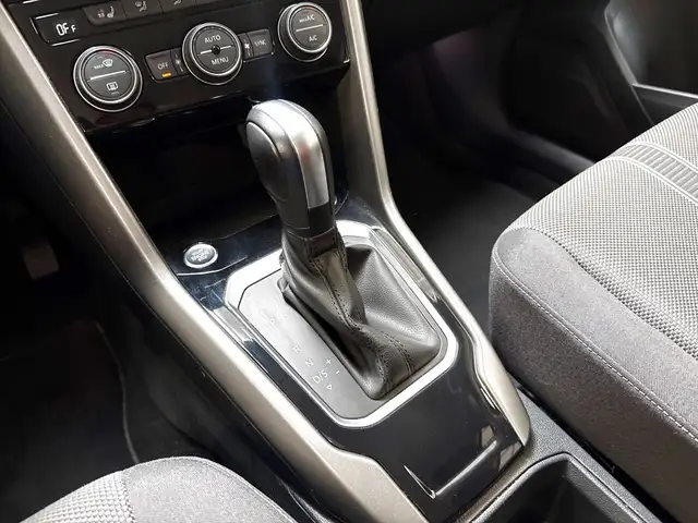 Volkswagen T-Roc view 13