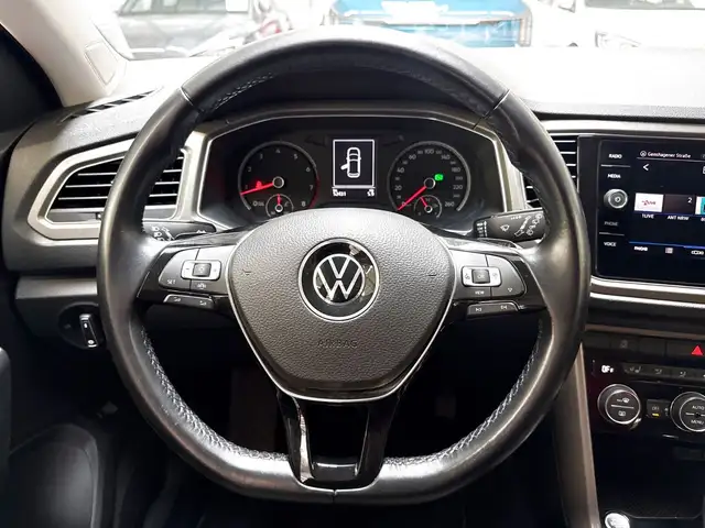 Volkswagen T-Roc view 10