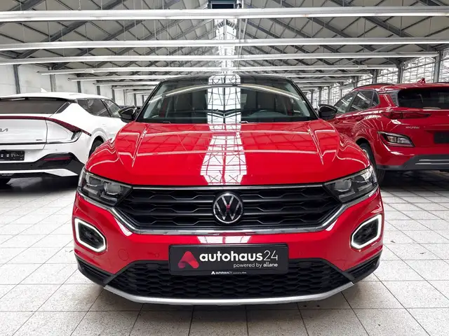 Volkswagen T-Roc view 2
