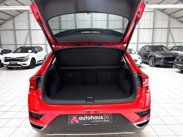 Volkswagen T-Roc view 6