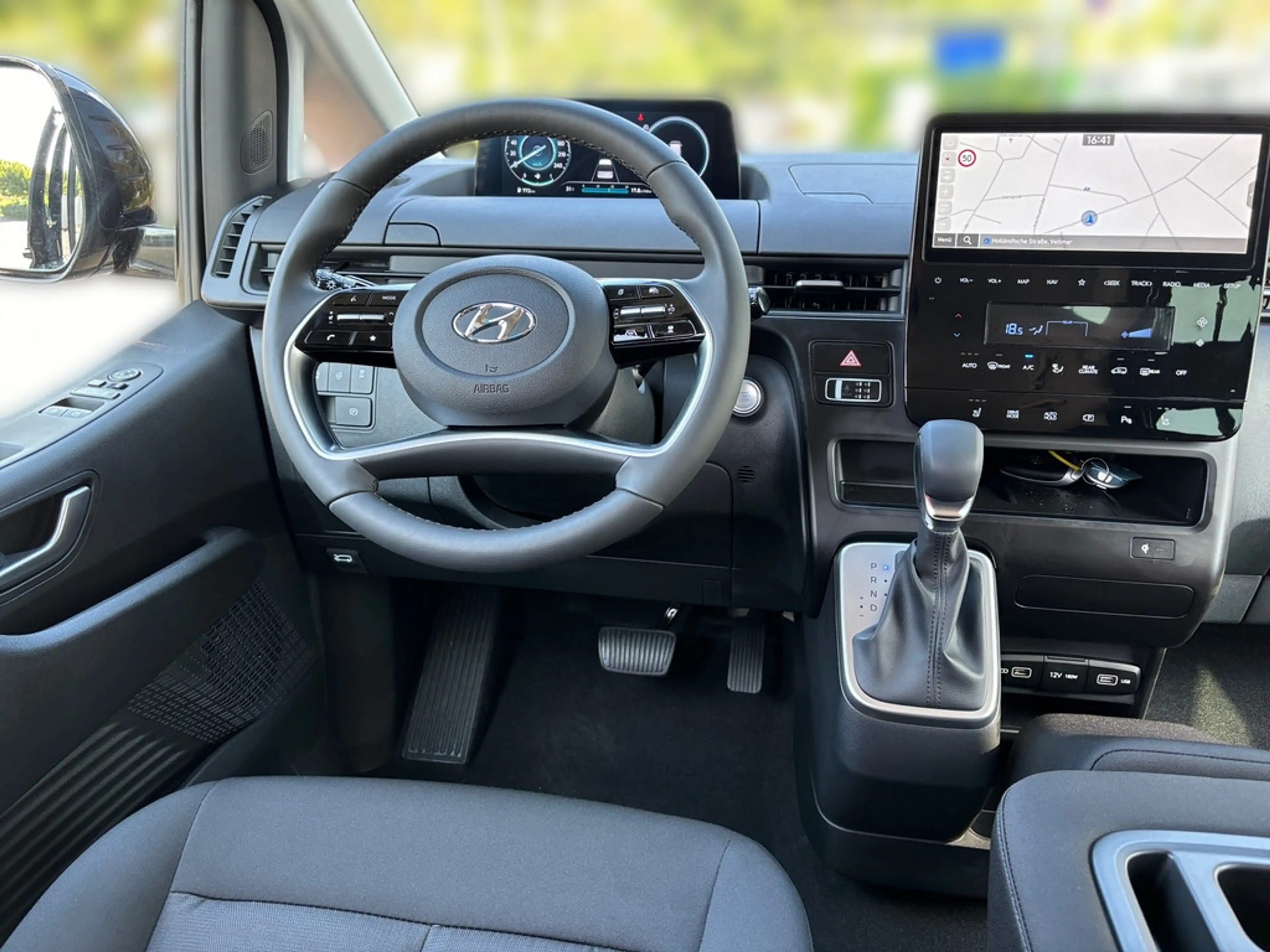 Hyundai STARIA 2.2 CRDi Trend 4WD KAMERA NAVI ACC LED — photo 11