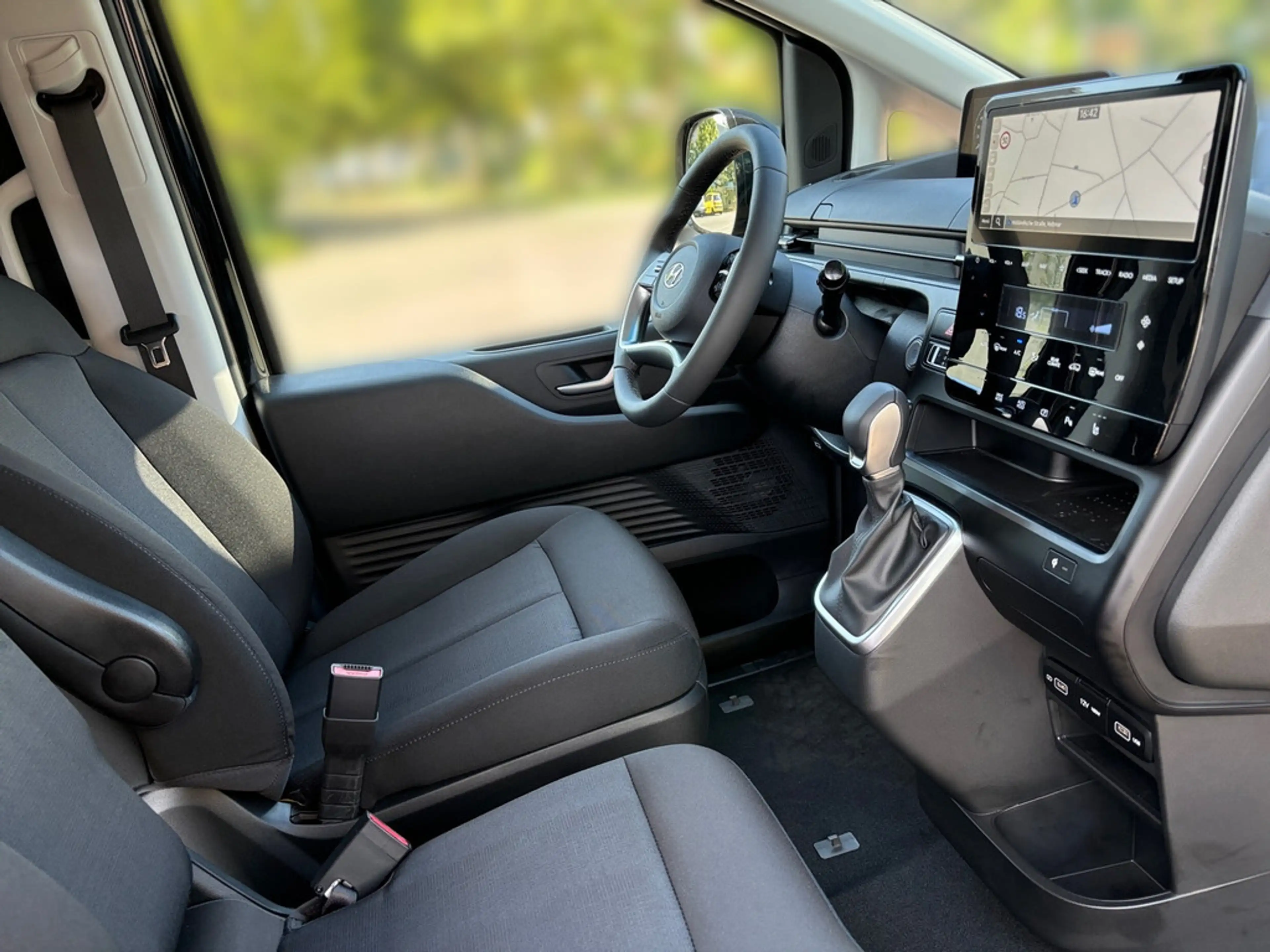 Hyundai STARIA 2.2 CRDi Trend 4WD KAMERA NAVI ACC LED — photo 15