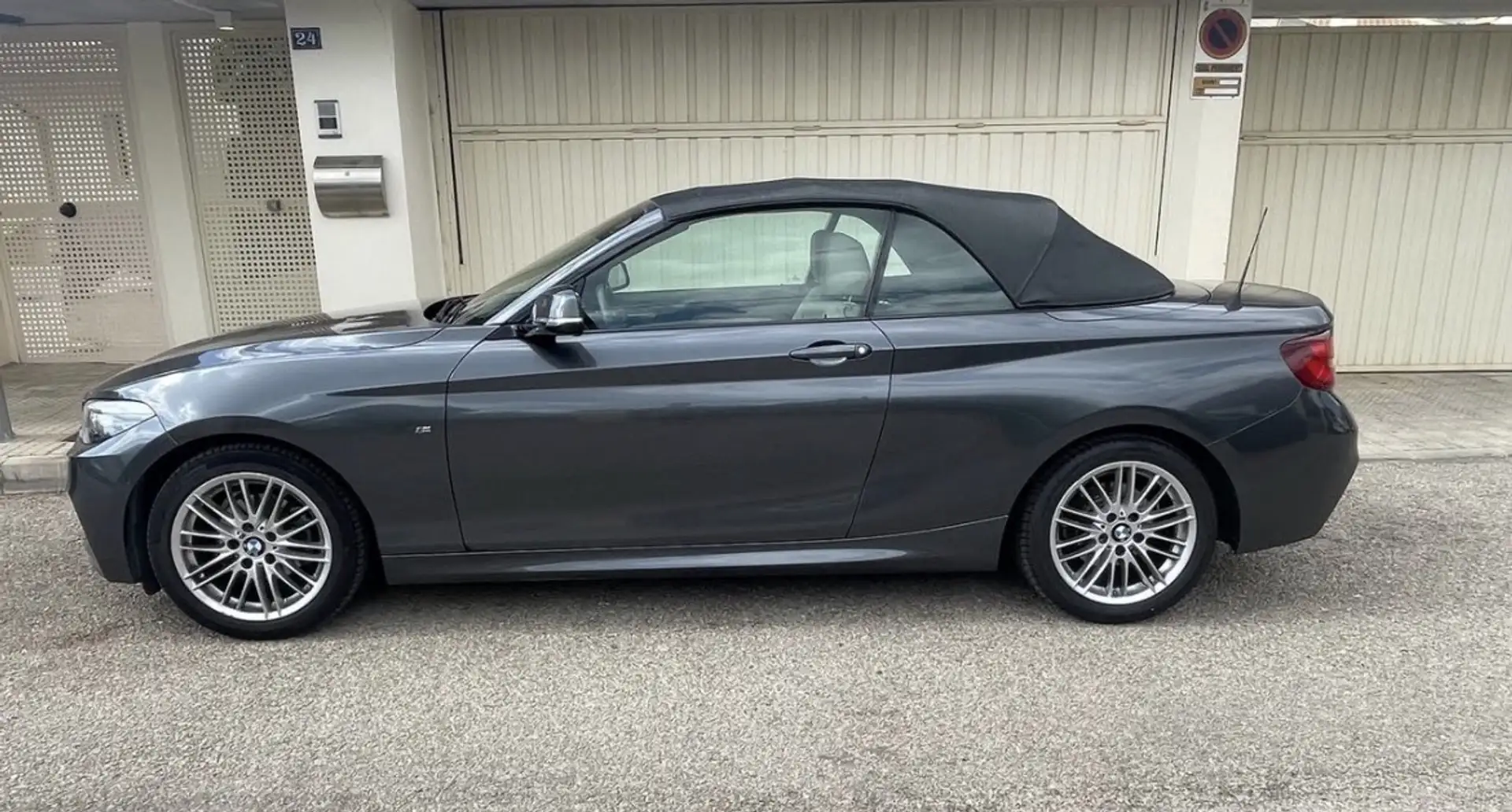 BMW 218 218dA Cabrio - 1