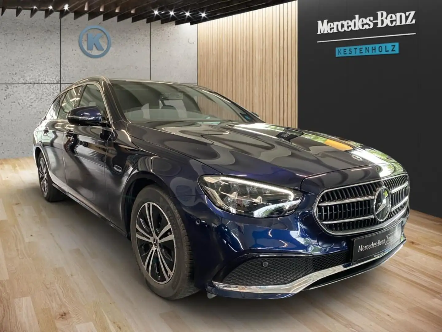 Mercedes-Benz E 220 d T-Modell *AVANTGARDE*MBUX*PANO*AHK*360°* Blau - 2