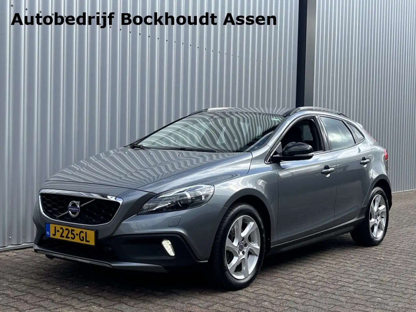 Volvo V40 Cross Country 2.0 D2 Summum | Xenon | Navigatie | Camera | Stoel Grau - 1