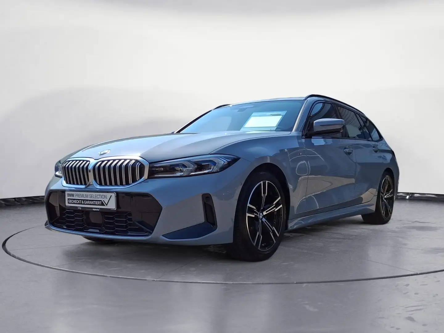 BMW 320 i Touring Auto M Sportpaket Innovationsp. AHK Grau - 2