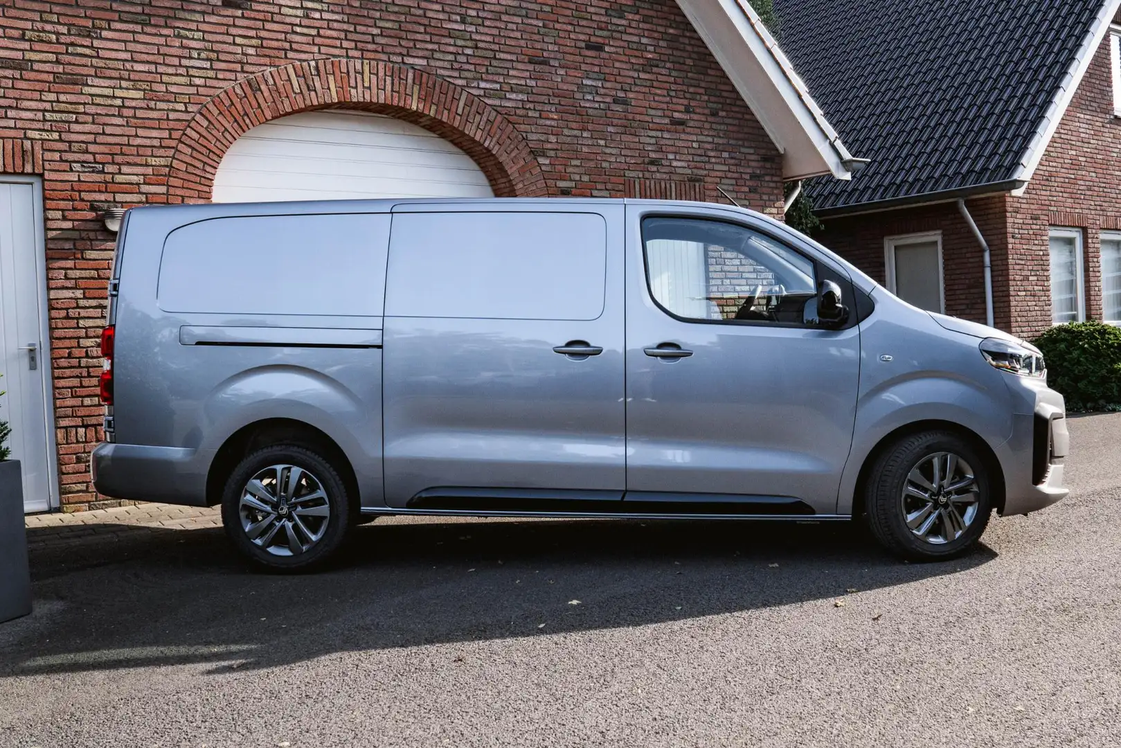 Citroen Jumpy 2.0 BlueHDI 180PK Automaat L3 NAVI Cruise Camera Grijs - 2