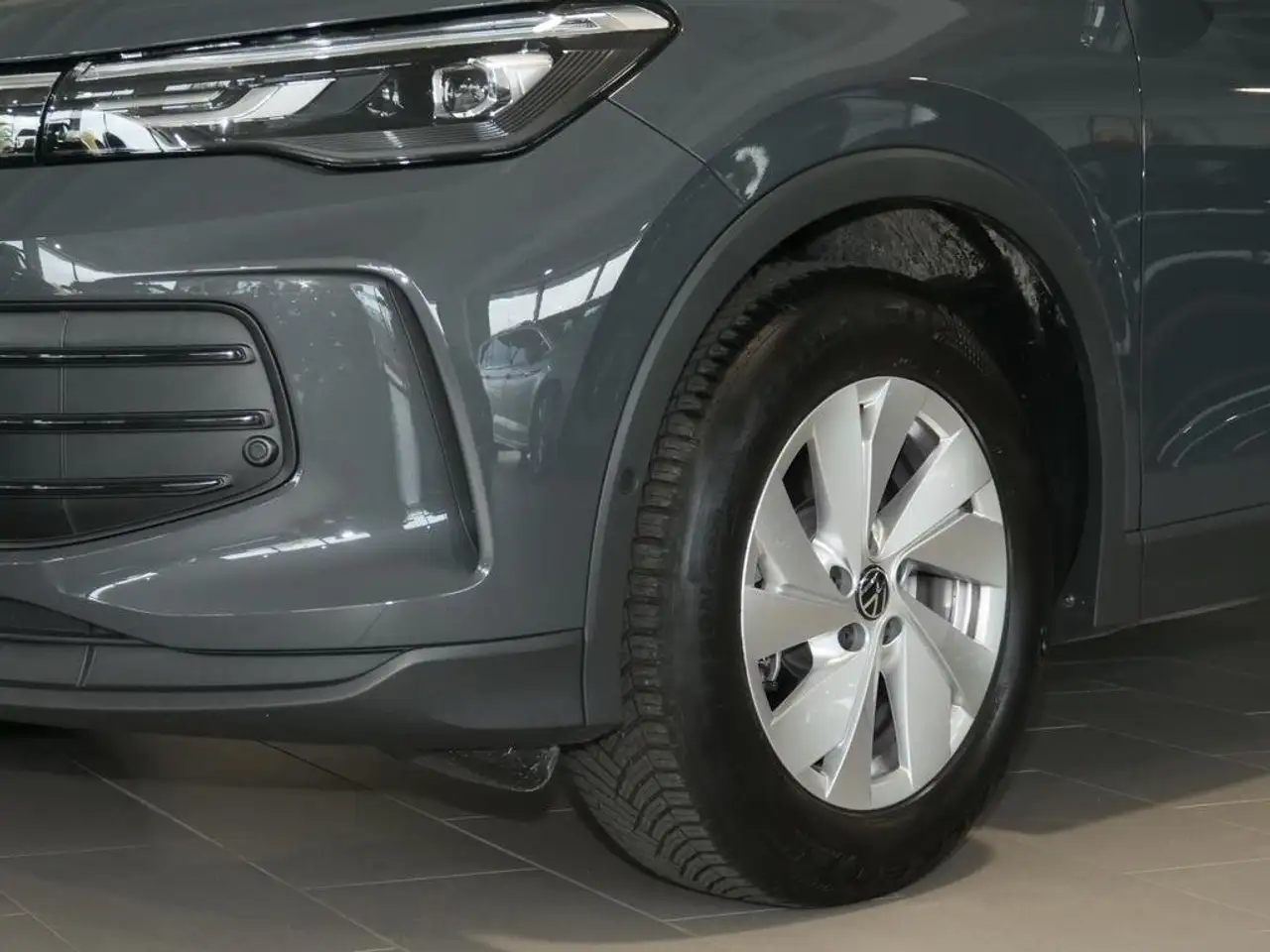Volkswagen Tiguan 2.0 TDI DSG 5-J-GAR NAVI AHK KAMERA 12