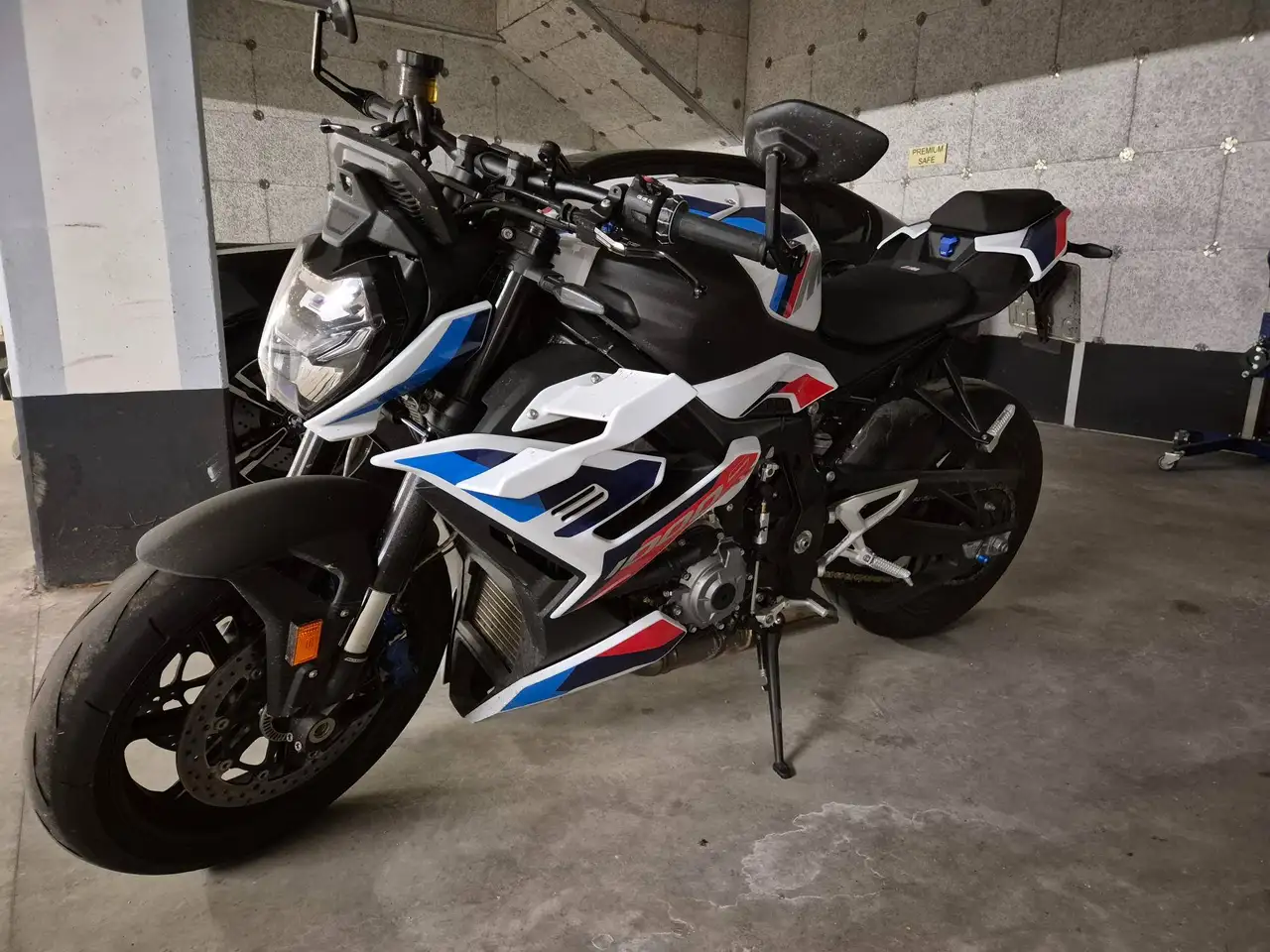 BMW M 1000 R