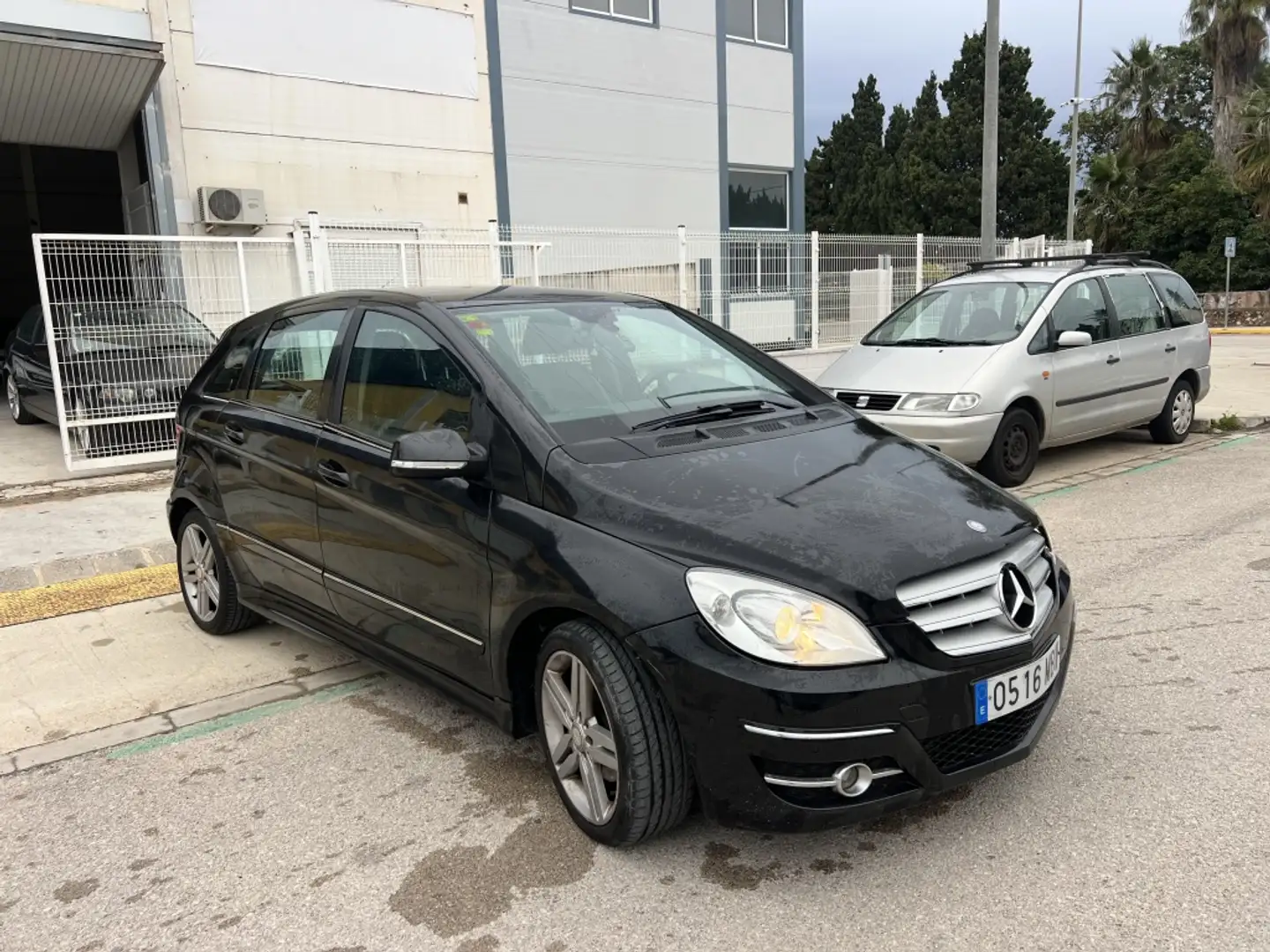 Mercedes-Benz B 200 200CDI BE 7G-DCT Schwarz - 2