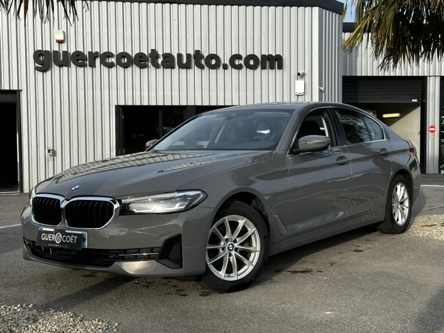 BMW 520 (G30) 520DA XDRIVE 190CH LOUNGE STEPTRONIC Gris - 2