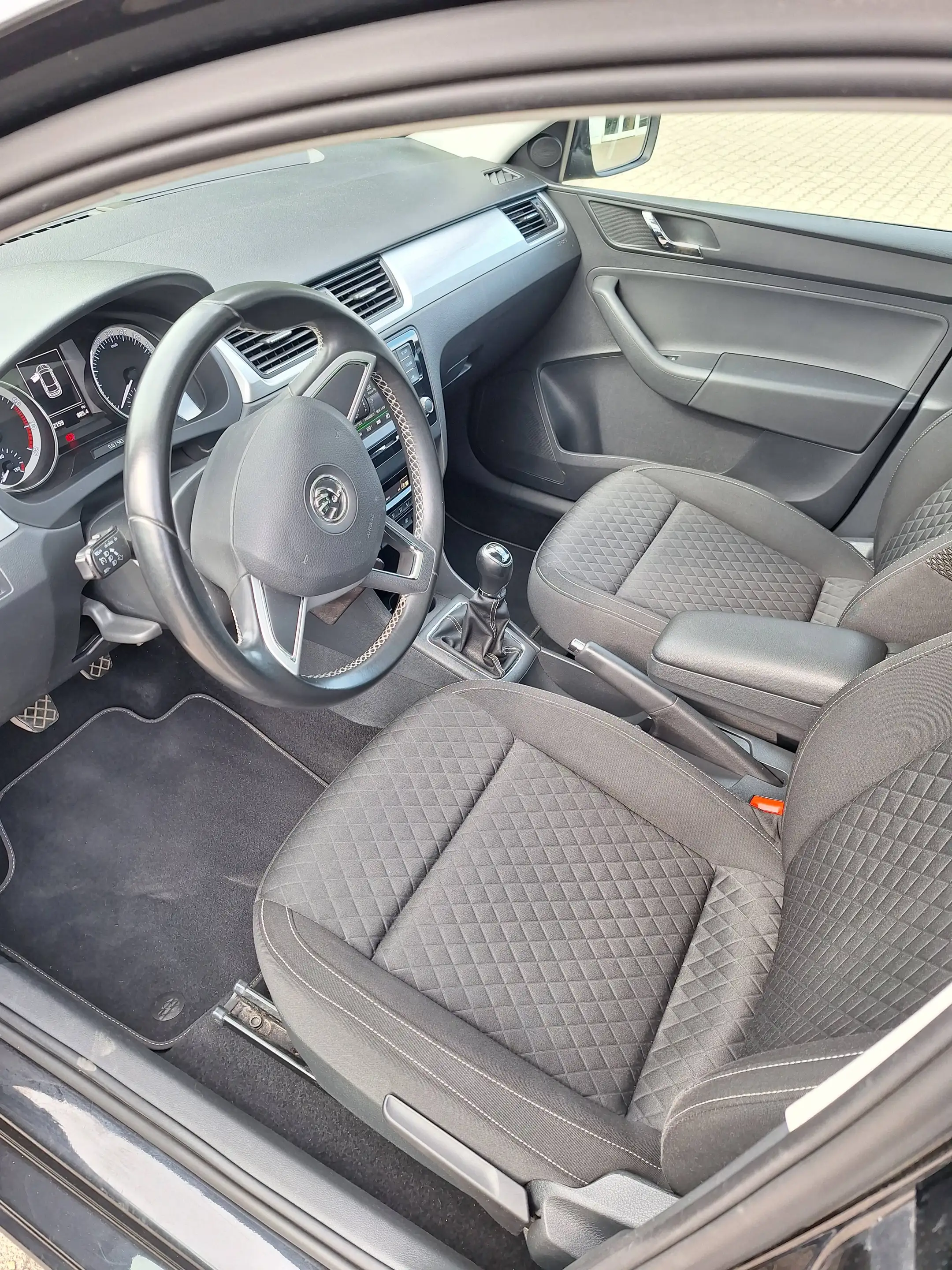 Skoda Rapid/Spaceback Edition — photo 9