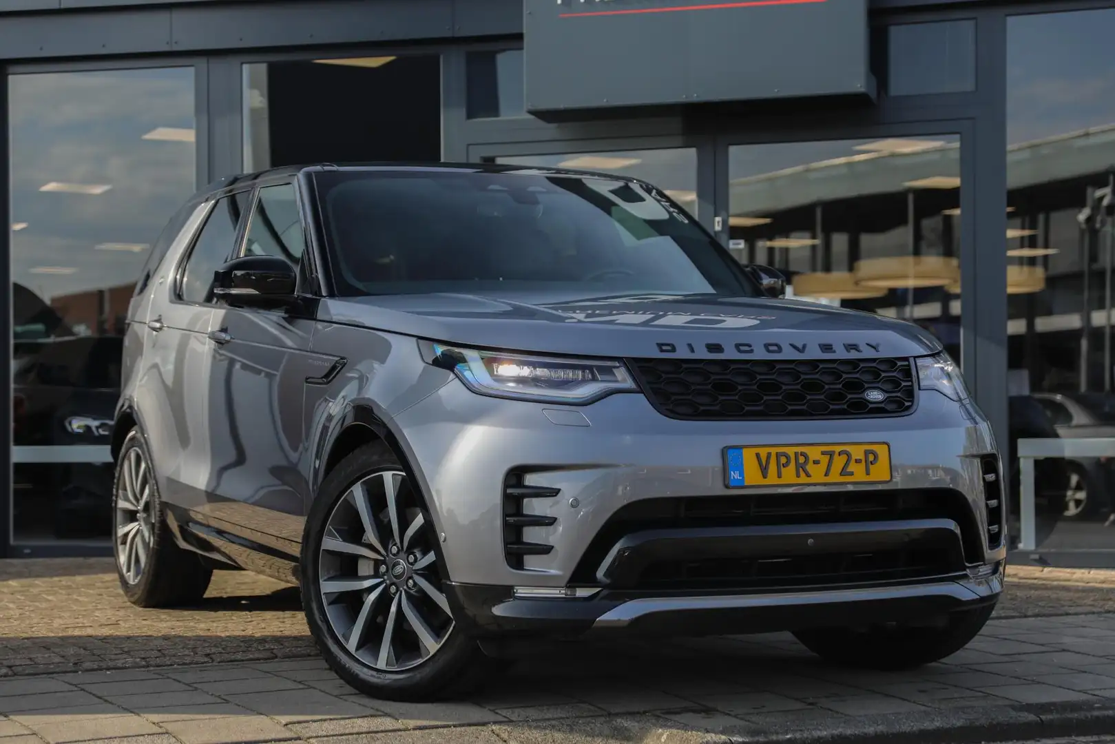 Land Rover Discovery 3.0 D300 | Schuif- opendak | Trekhaak Elektrisch u Grijs - 1