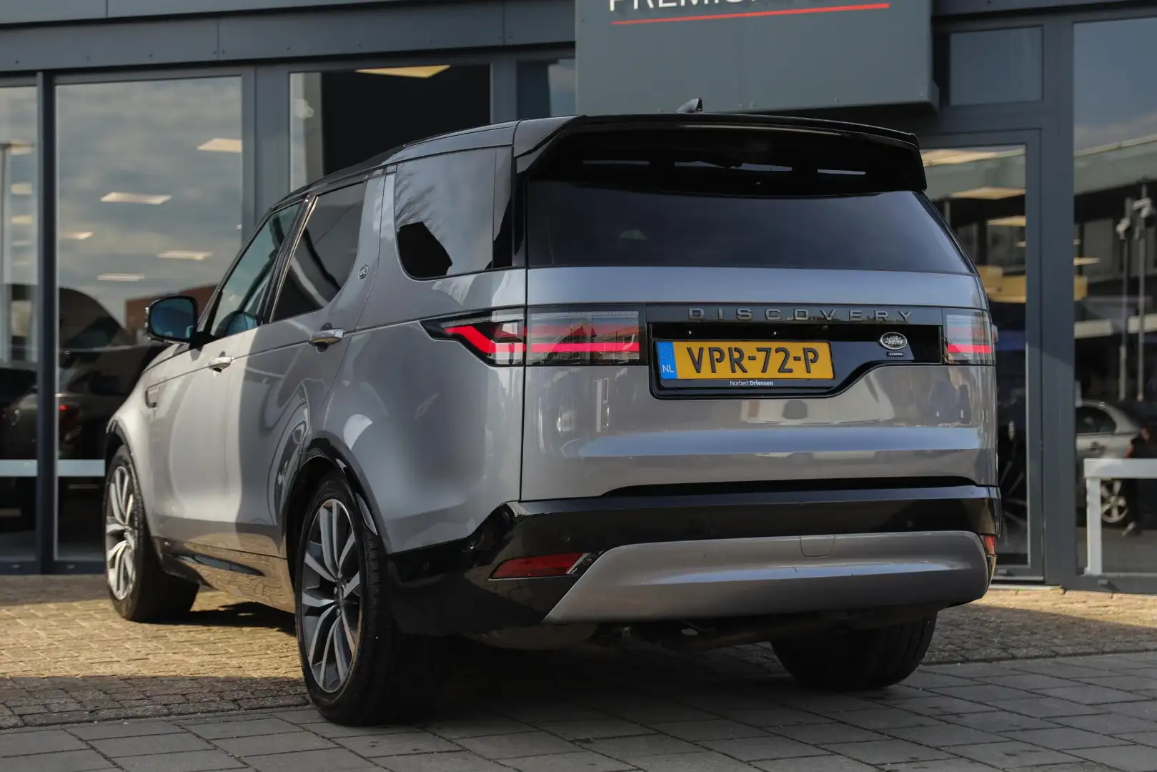 Land Rover Discovery 3.0 D300 | Schuif- opendak | Trekhaak Elektrisch u Grijs - 2