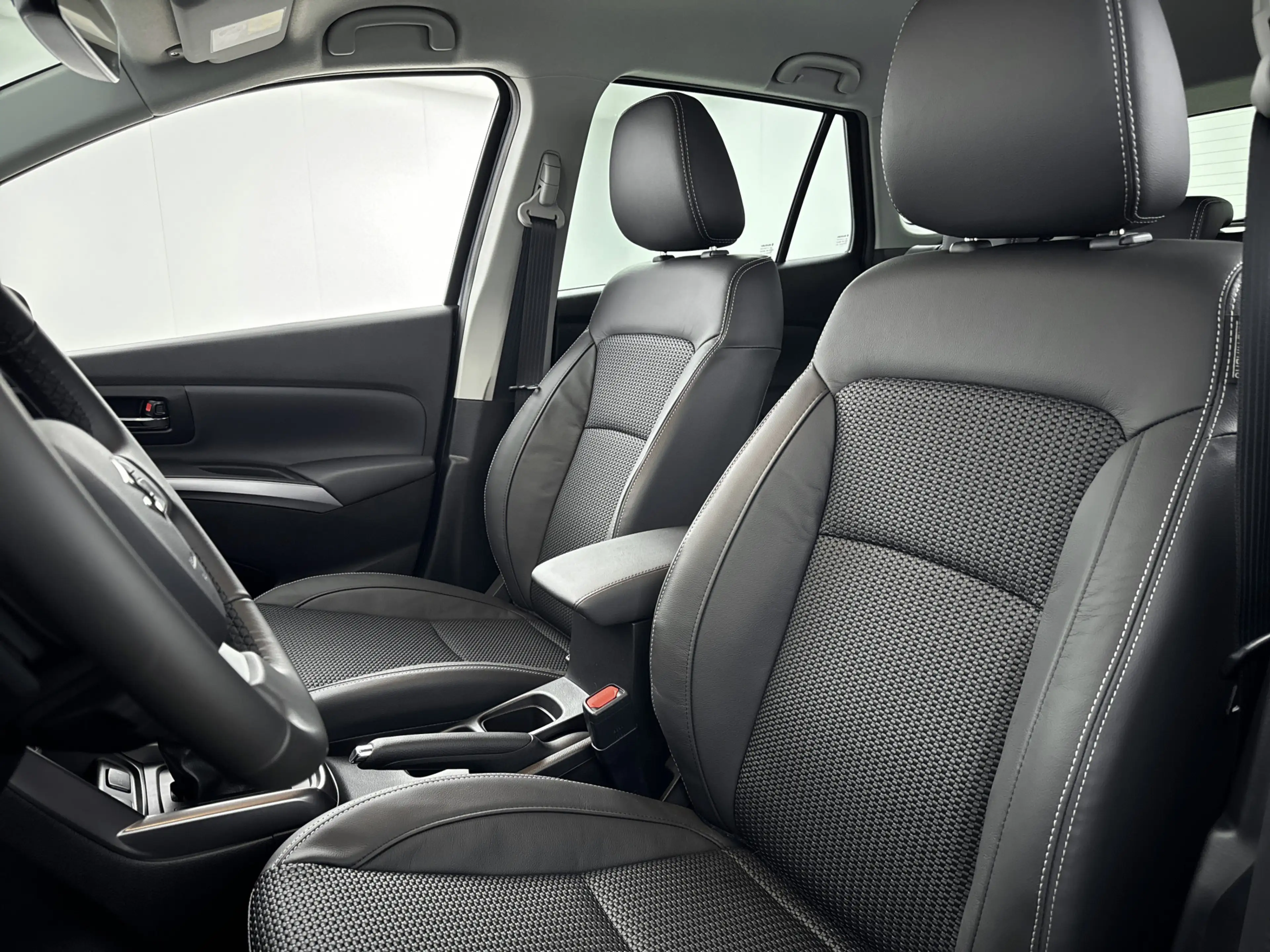 Suzuki S-Cross 1.4 Boosterjet Style Hybrid | Black Rhino Pack | T — photo 14