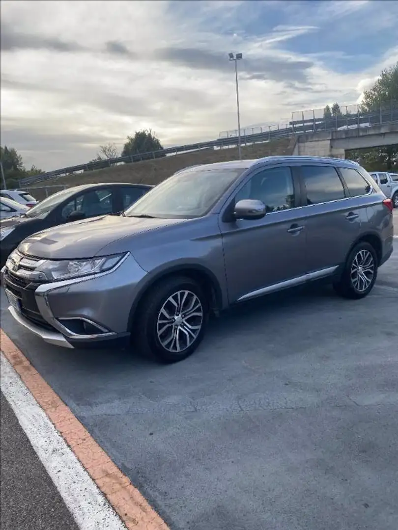 Mitsubishi Outlander 2.2 DI-D 4WD Instyle Plus SDA 7 posti Gris - 1