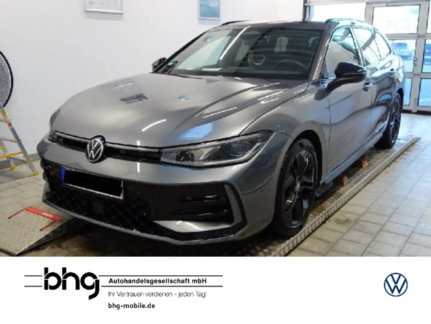 Volkswagen Passat Variant 2.0 TDI DSG R-Line IQ.Drive AHK Grau - 1