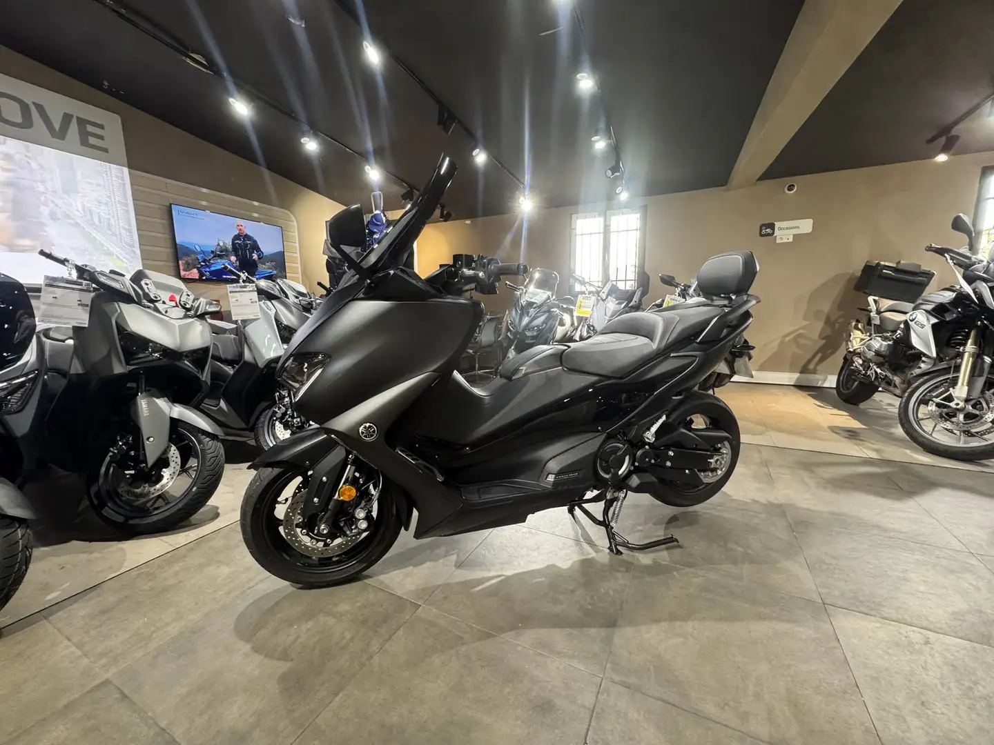 Yamaha TMAX 560 Чорний - 2