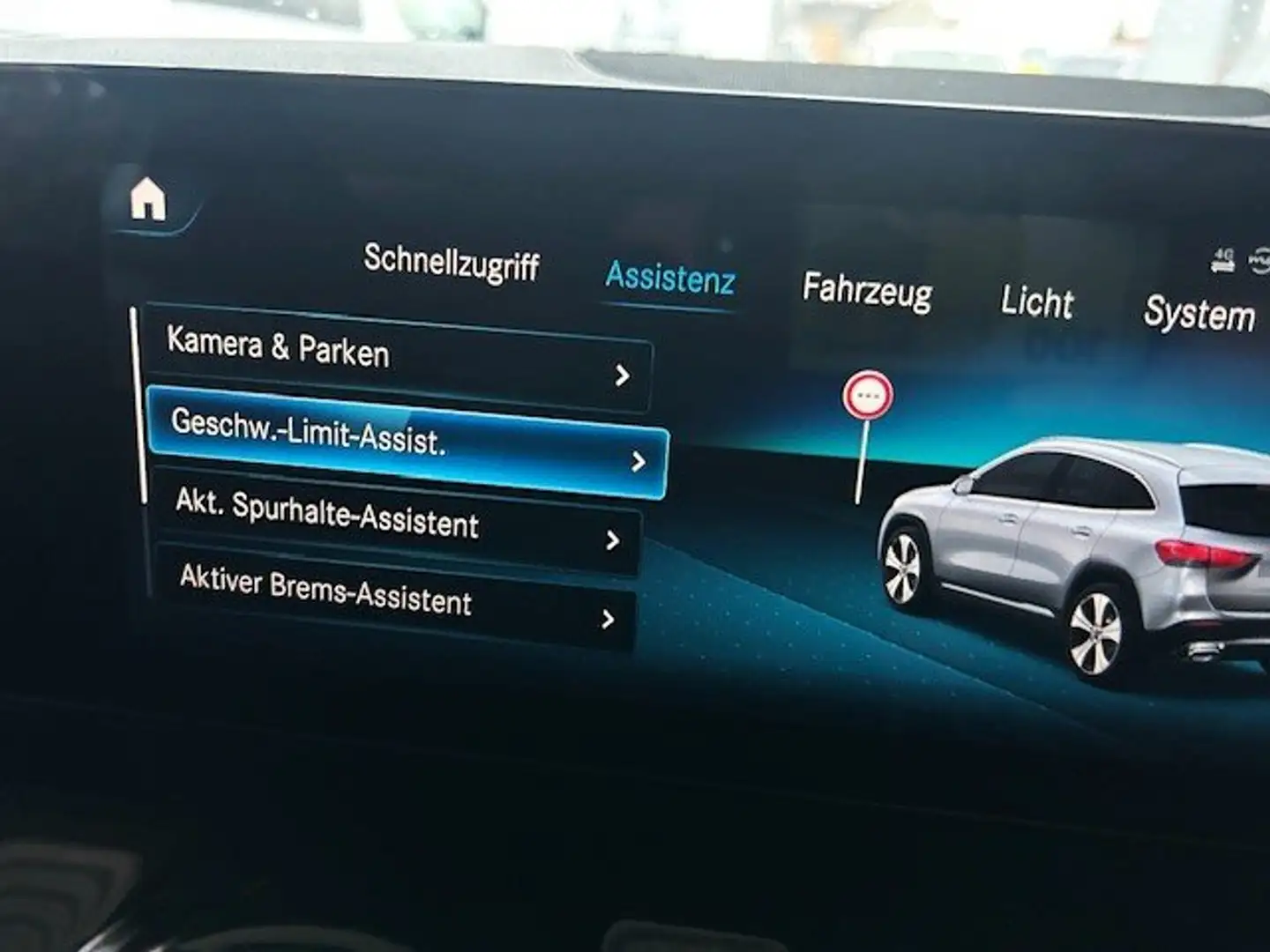 Mercedes-Benz GLA 200 AMG/Night Paket/AHK/GARANTIE Grau - 2