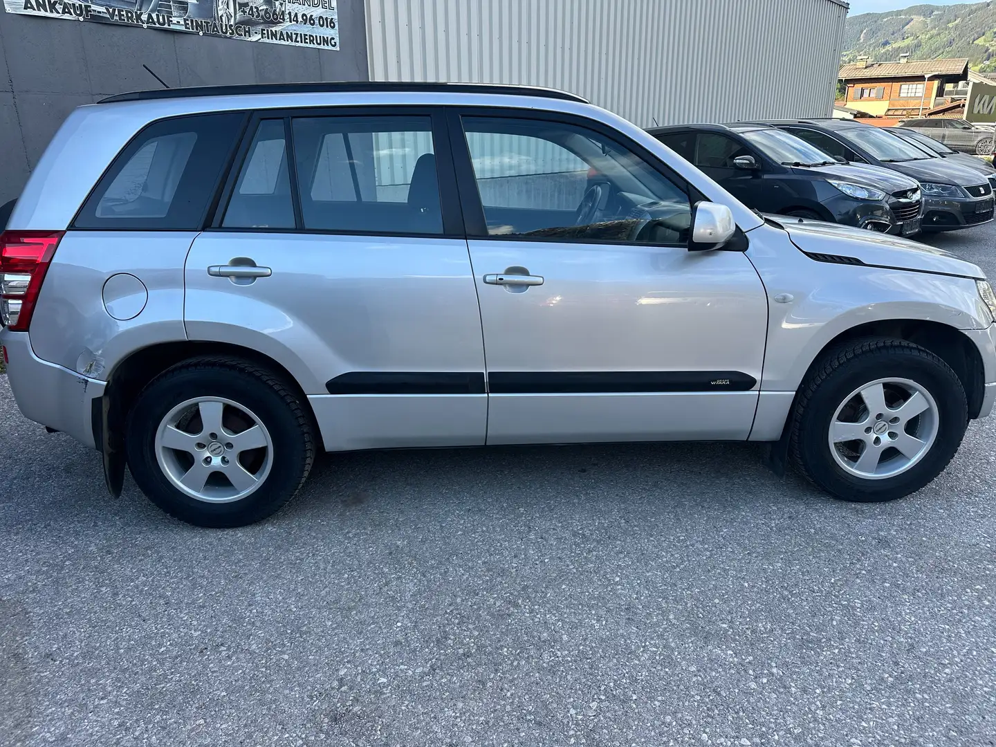 Suzuki Grand Vitara Grand Vitara 2,0 Benzin Aut. Grau - 2
