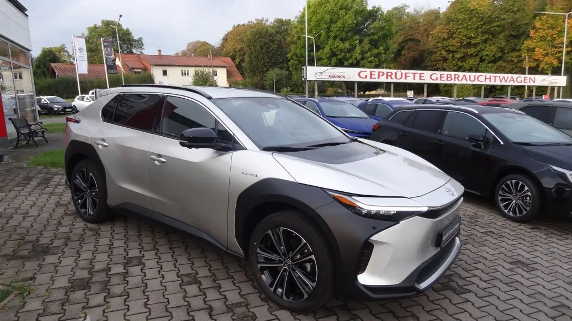 Toyota bZ4X X-MODE Comfort- und Technik-Paket Silber - 2