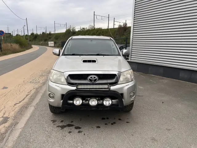 Toyota Hilux DBLE CAB 171 D-4D 4x4 INVINCIBLE  EXPORT