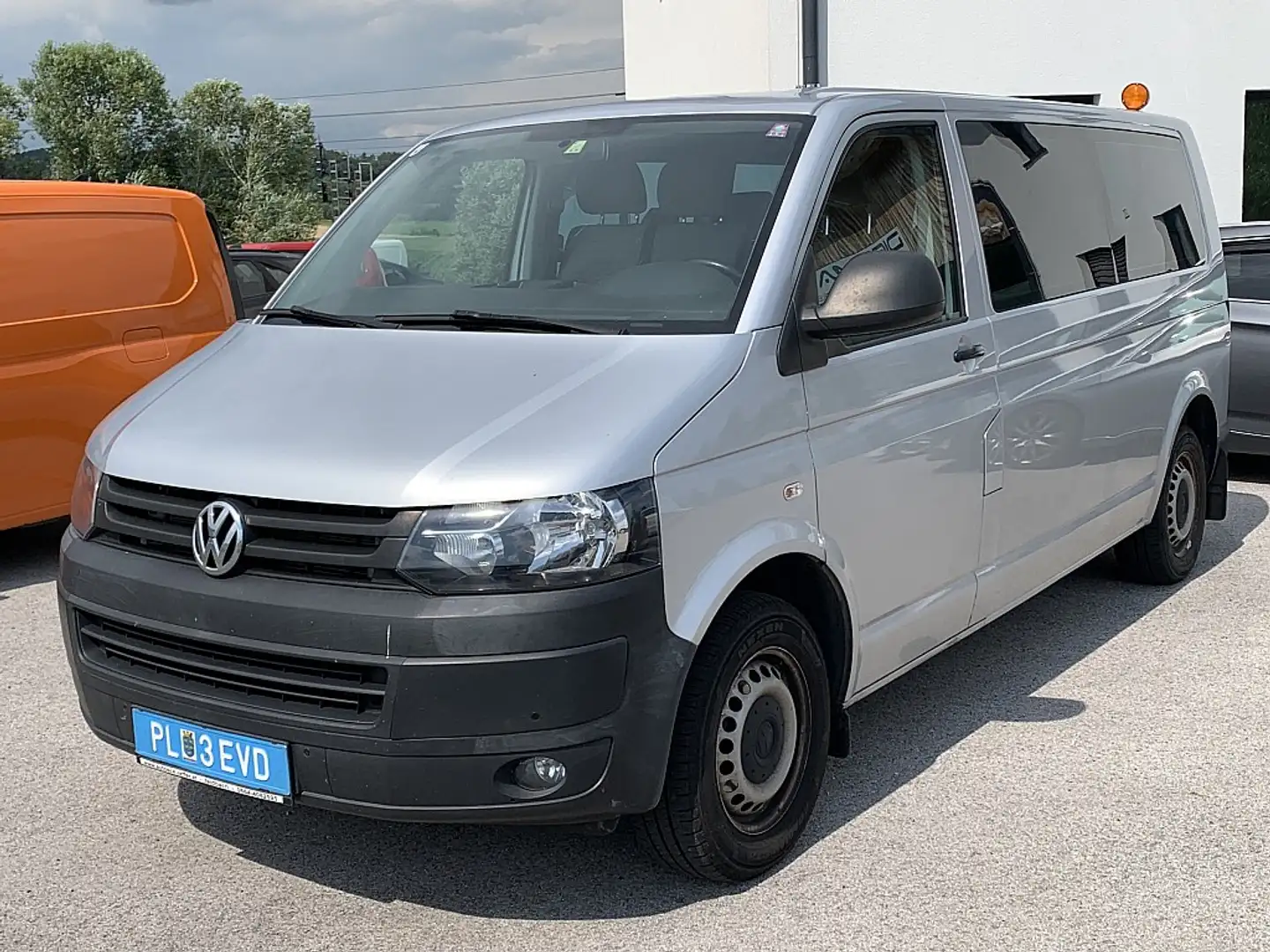 Volkswagen T5 Kombi LR 2,0 BMT TDI 4motion D-PF Grijs - 1