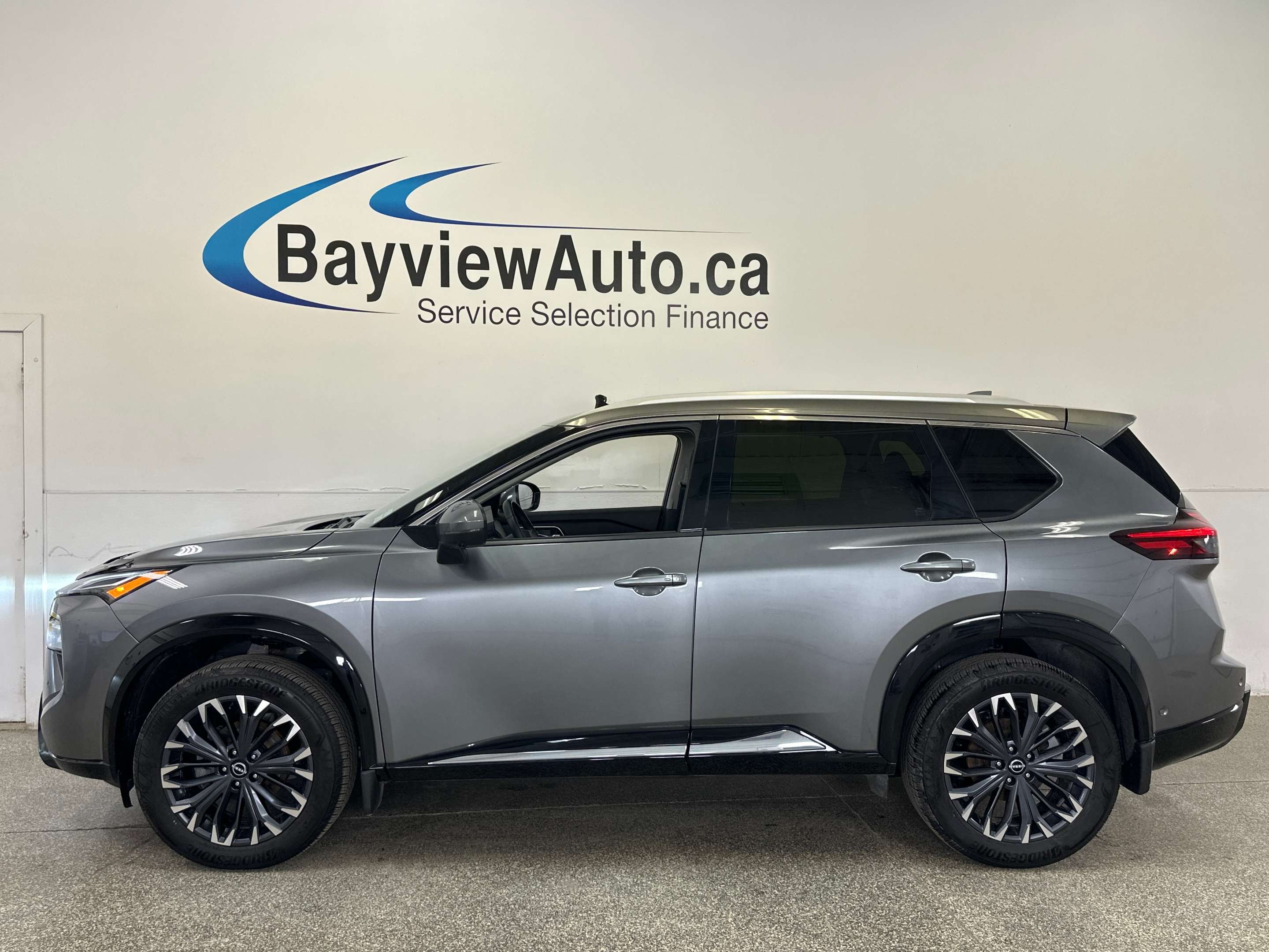 2024 Nissan Rogue Platinum - AWD/STITCHED LEATHER/PANOROOF/NAV/1 OWN — снимка 1