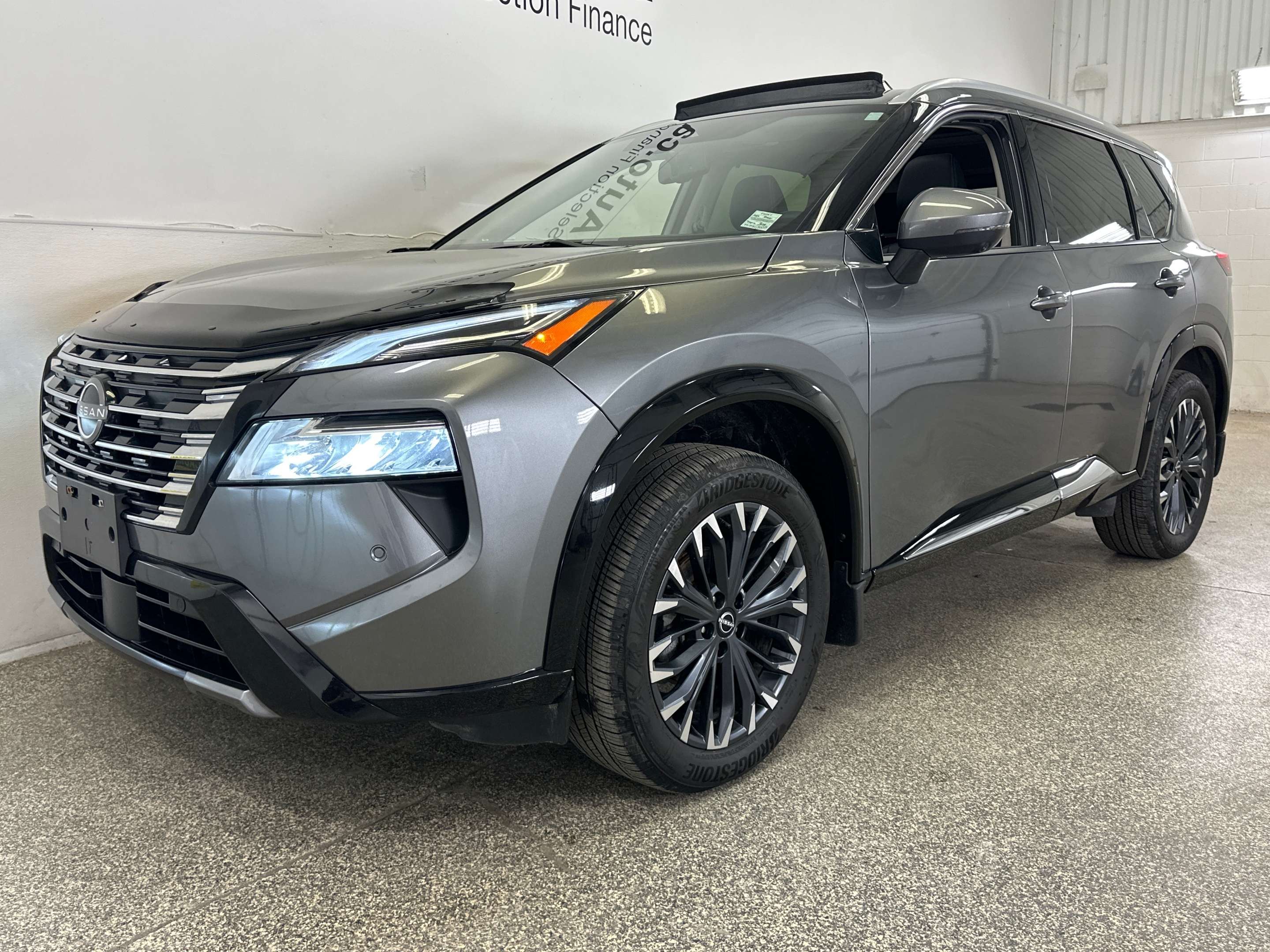 2024 Nissan Rogue Platinum - AWD/STITCHED LEATHER/PANOROOF/NAV/1 OWN — снимка 1